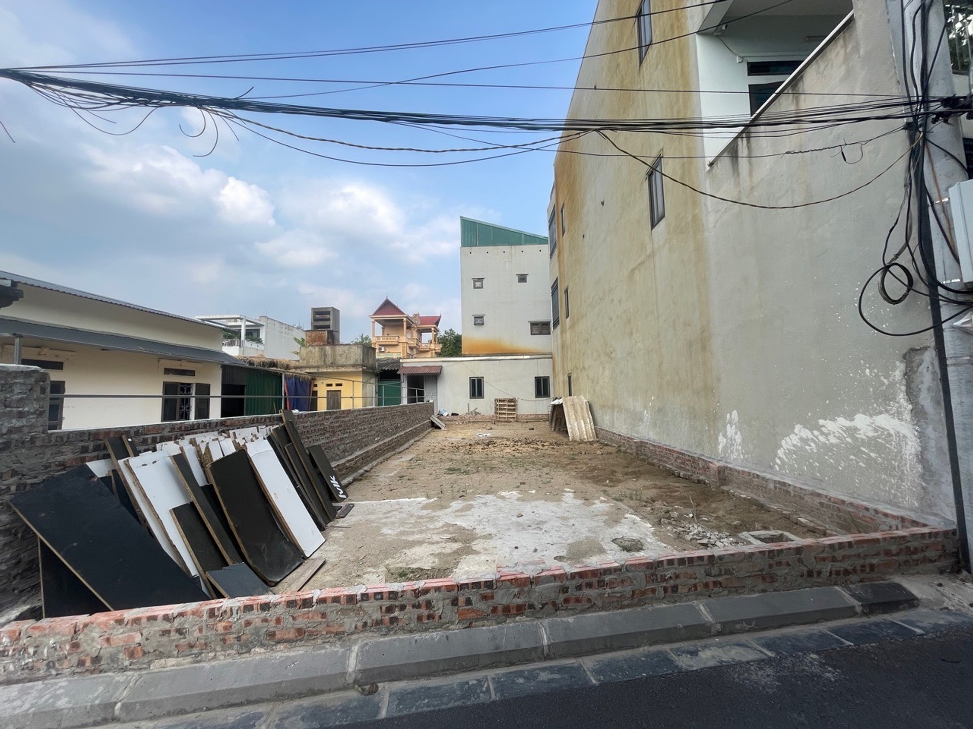 Bán đất Bắc Hồng lô góc 3 mặt thoáng mặt tiền 6m, gần khu trung tâm