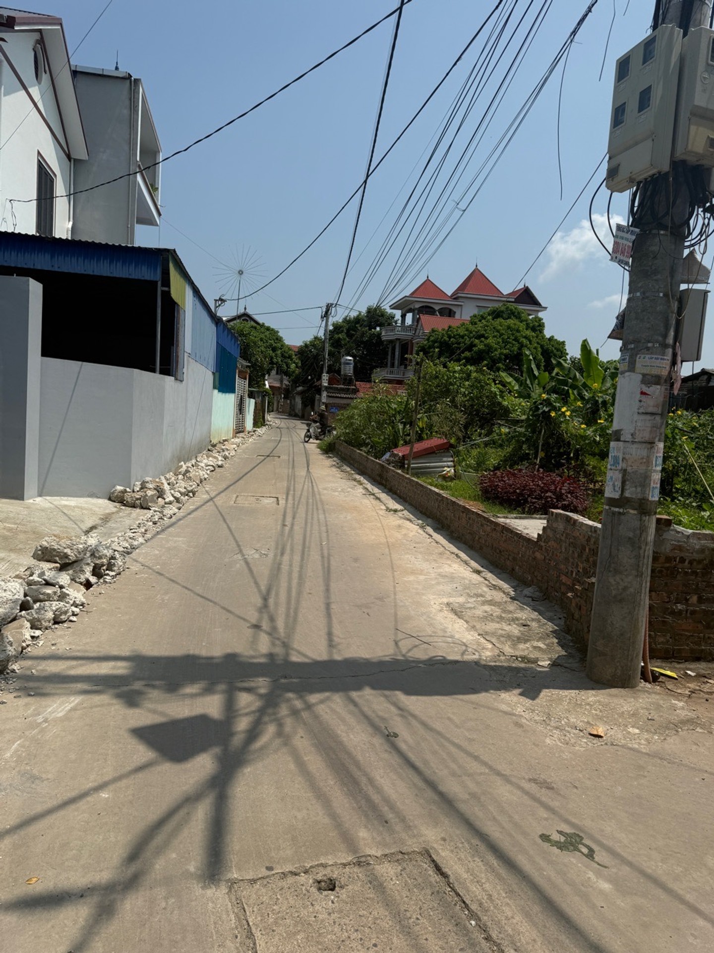 Bán đất 195m² hướng Nam, lô góc mặt tiền rộng tại khu dân cư sầm uất
