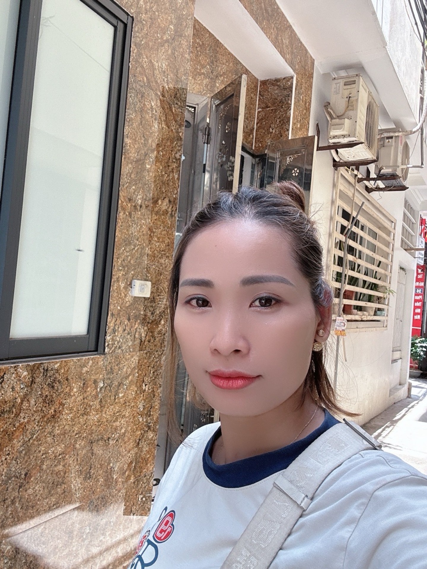 Bán nhà trung tâm phố Lụa Vạn Phúc. 35m 4 tầng, sát ô tô. Nhà đẹp lung linh. Sẵn sổ