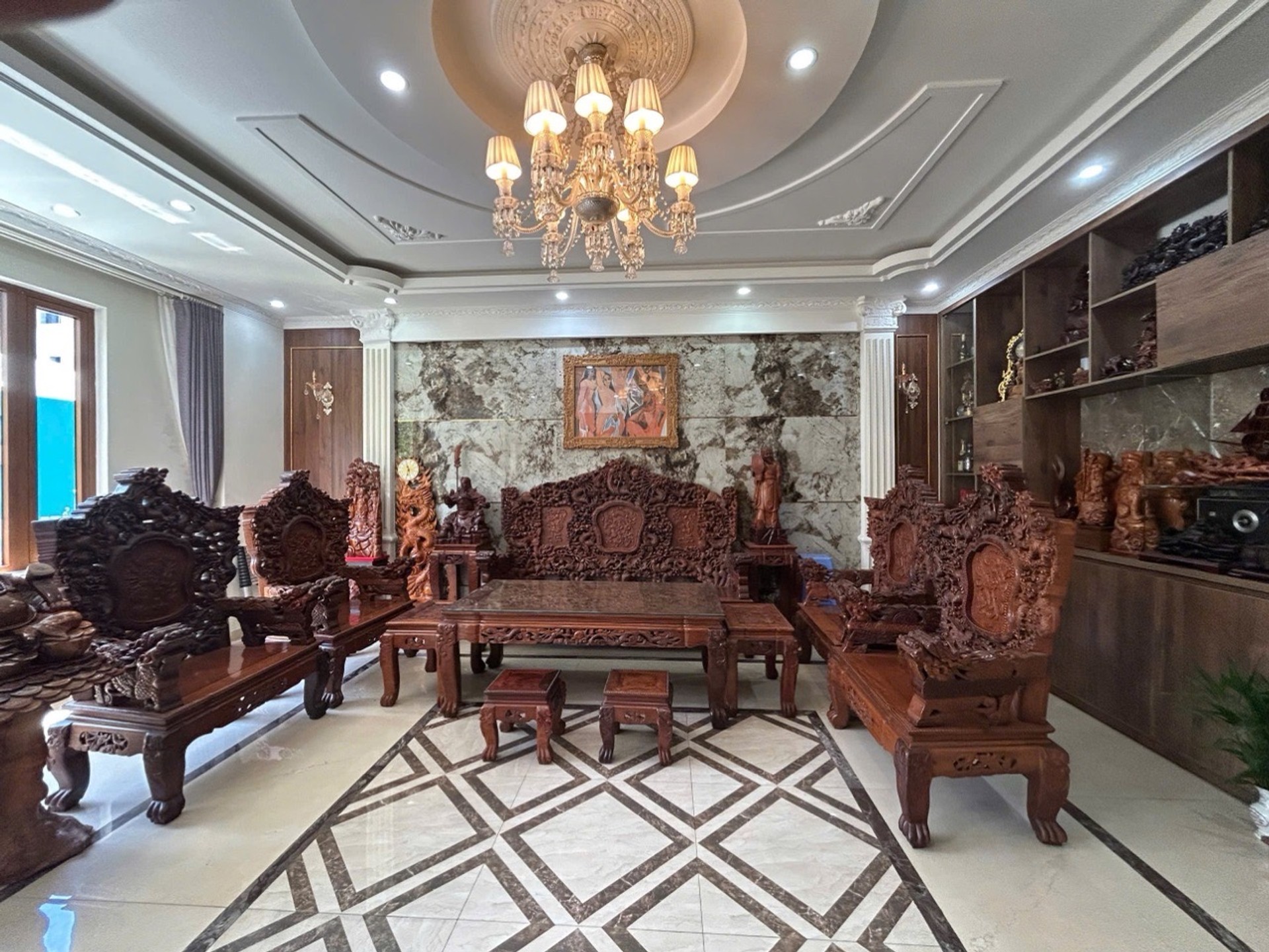 Bán nhà mặt phố trung tâm quận Hải Châu, Đà Nẵng, mặt tiền rộng thuận tiện kinh doanh