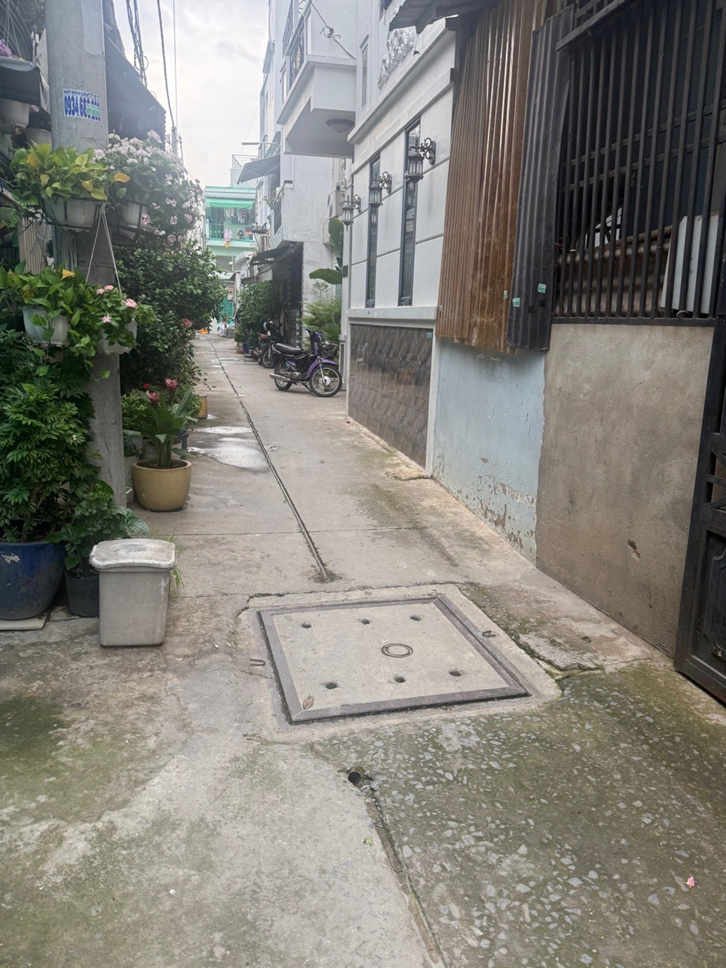 Nhà 3 tầng 52m2 gần hẻm xe hơi Hậu Giang, 3 phòng ngủ