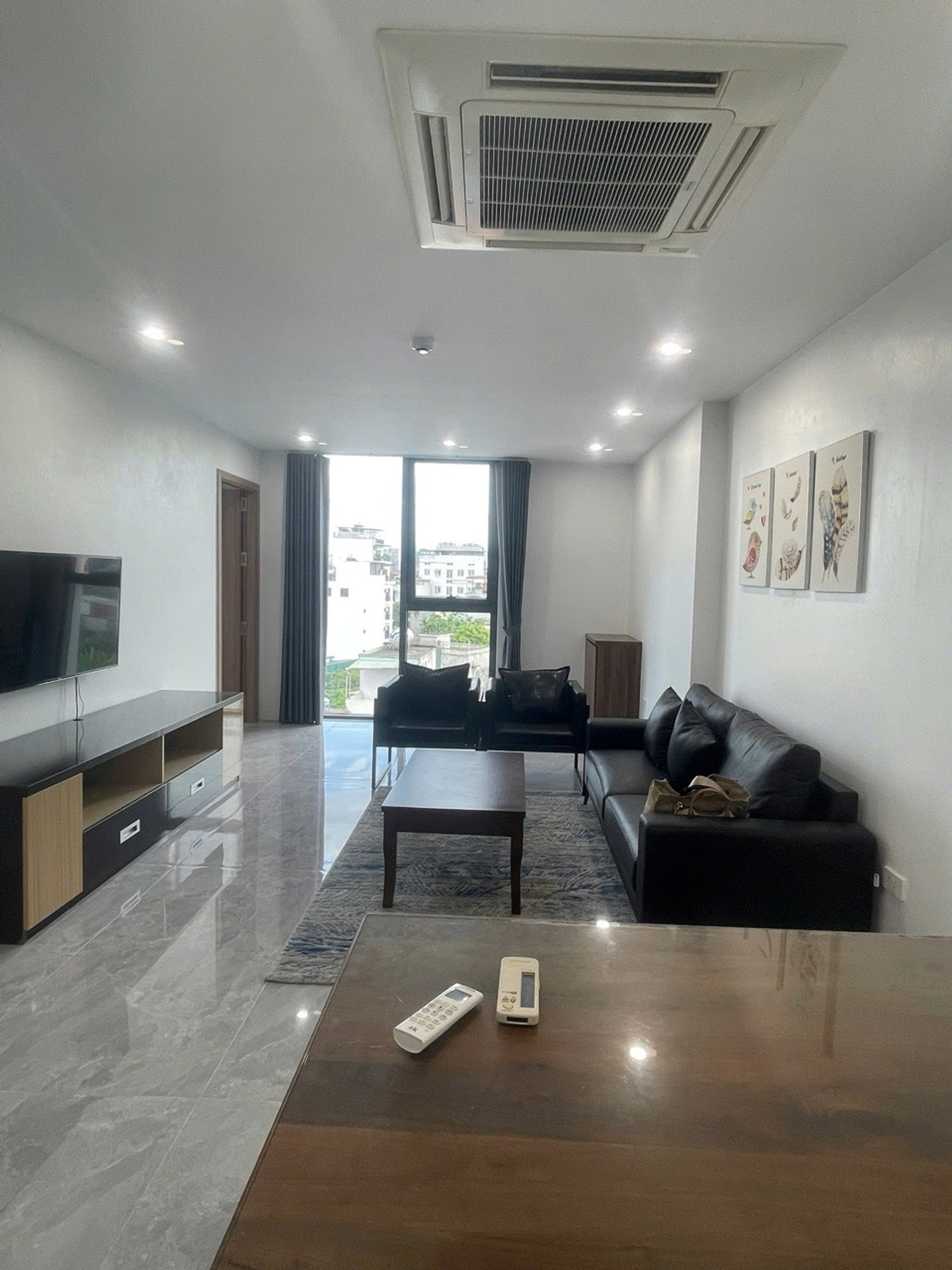 Tòa nhà 10 tầng mặt phố đắc địa tại Tây Hồ với thiết kế hiện đại và tầm nhìn ba mặt thoáng