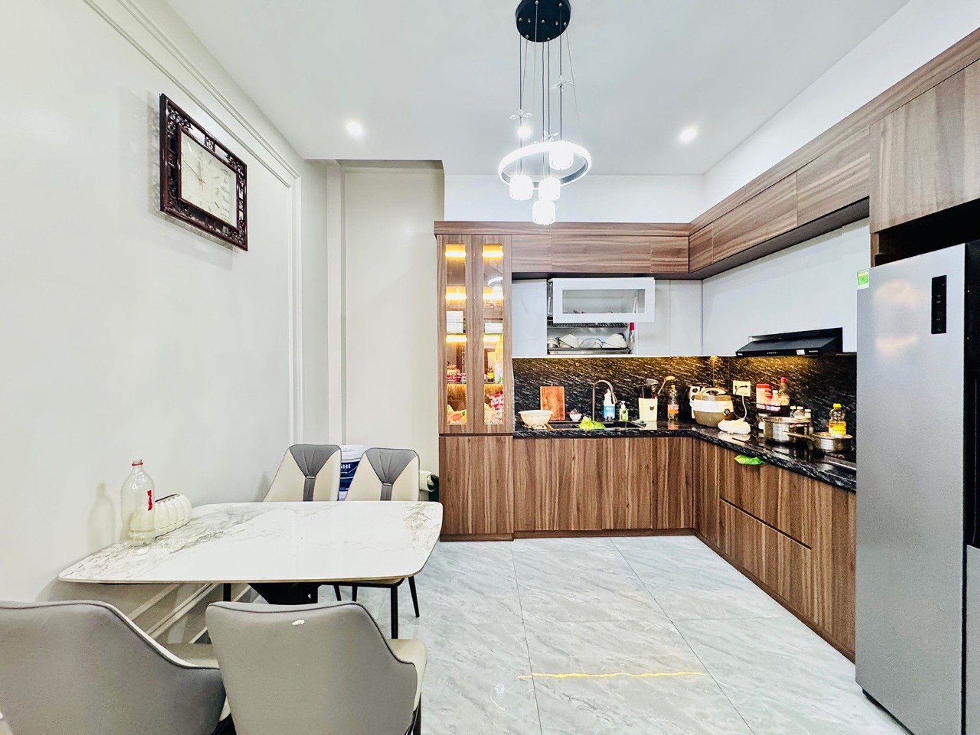 Bán nhà riêng 4 tầng 40m² khu Hồ Sen, giá 3,85 tỷ, pháp lý rõ ràng