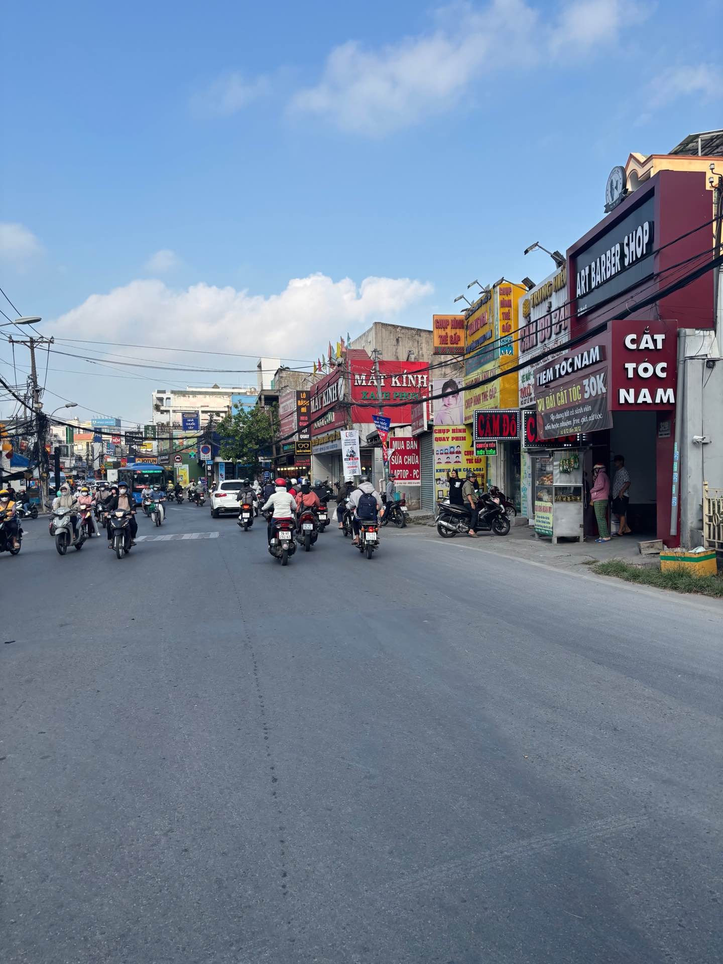 NHÀ LÊ VĂN VIỆT VÀ LÃ XUÂN OAI 130m2 GÓC 2 MẶT TIỀN-XE HƠI-CHỈ 5ty8