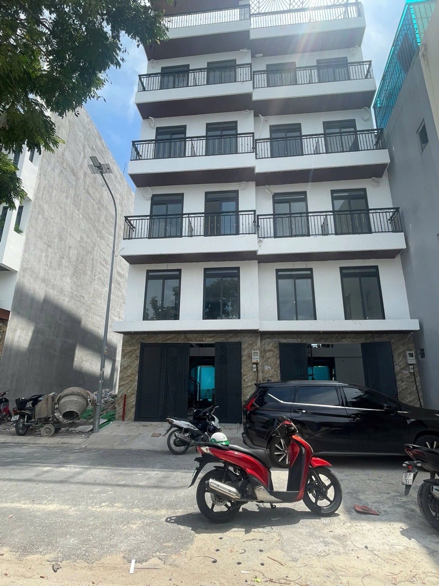 Bán căn hộ dịch vụ, sổ riêng, 6 tầng có thang máy tại Quận 12, 15 phòng, thu nhập 65 triệu/tháng