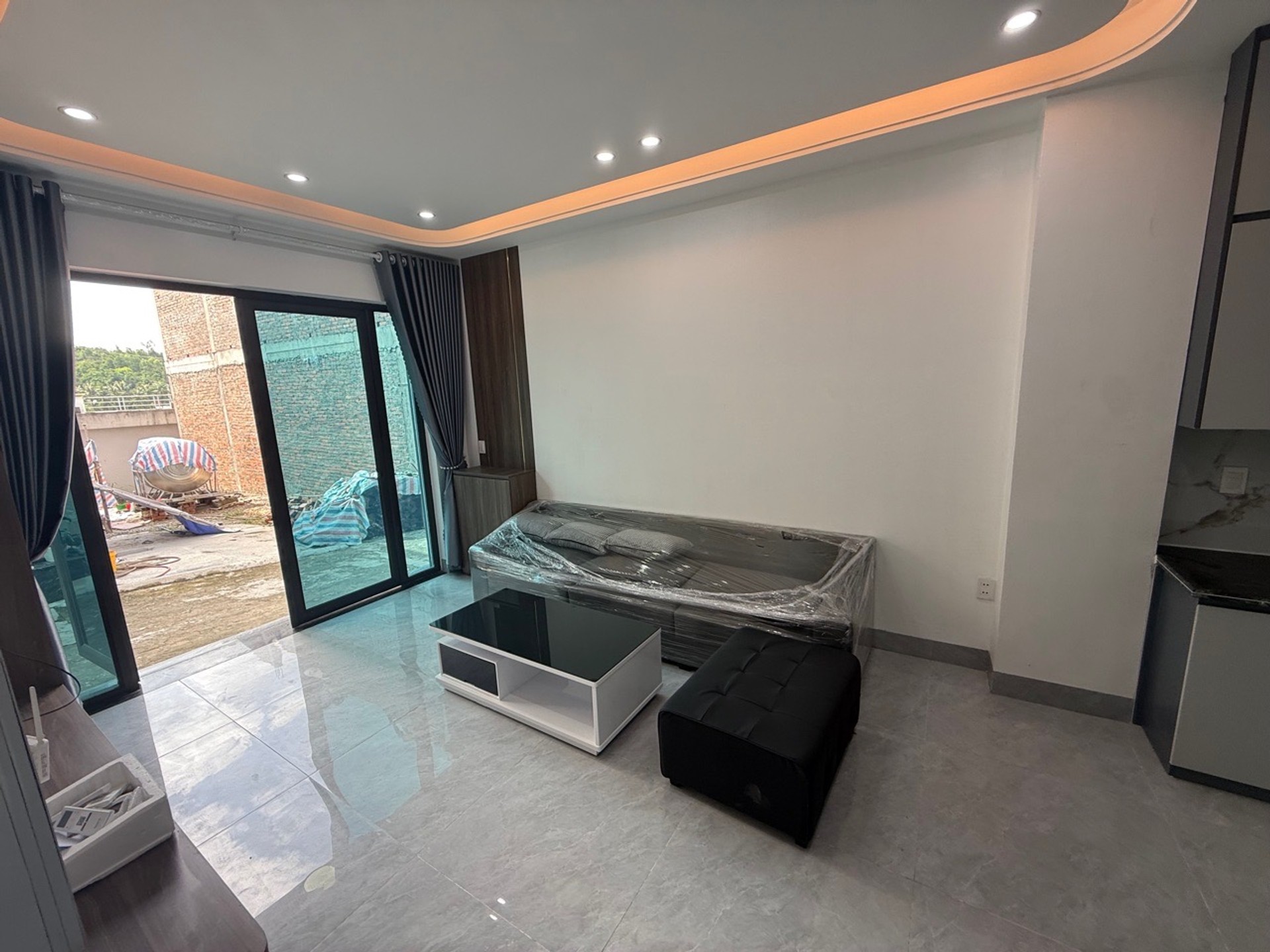 Nhà đẹp 3 tầng rộng rãi, giá hấp dẫn ở Hòa Bình