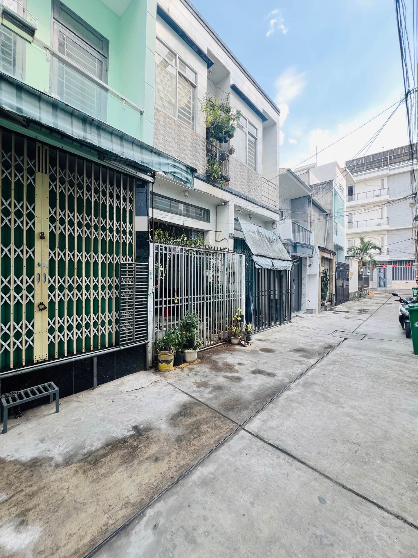 Nhà riêng 4 phòng ngủ, 2 tầng tại quận Bình Tân, giá tốt