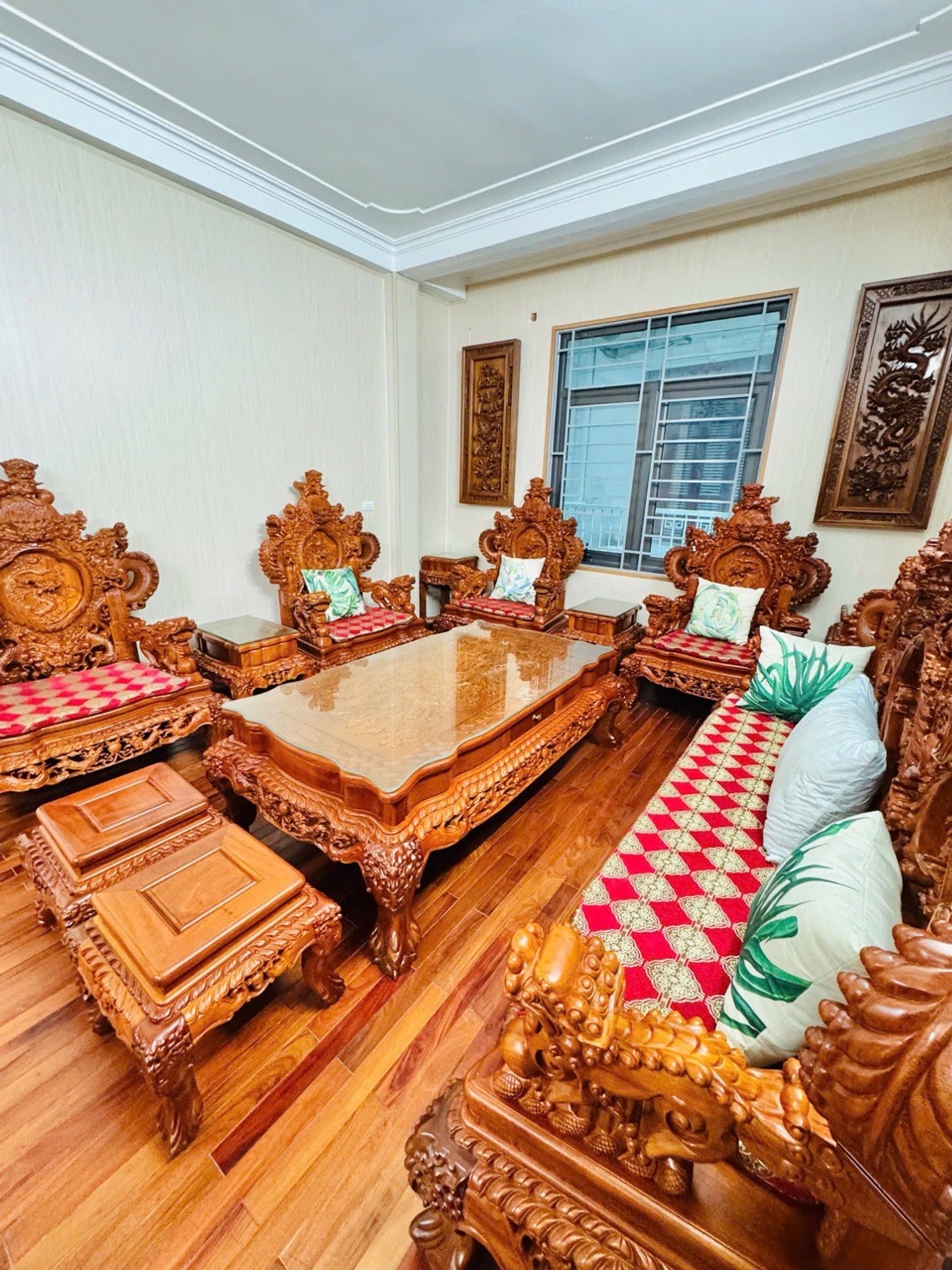 Nhà 7 tầng thang máy ô tô đỗ cửa tại Cầu Giấy