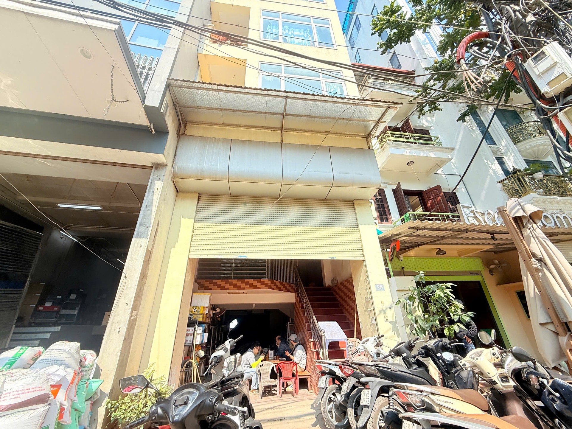 TÒA NHÀ MỚI TINH KHU TRUNG TÂM BA ĐÌNH - THANG MÁY - ĐẦY ĐỦ GIẤY PHÉP PCCC - VỈA HÈ 5M - Ô TÔ TRÁNH