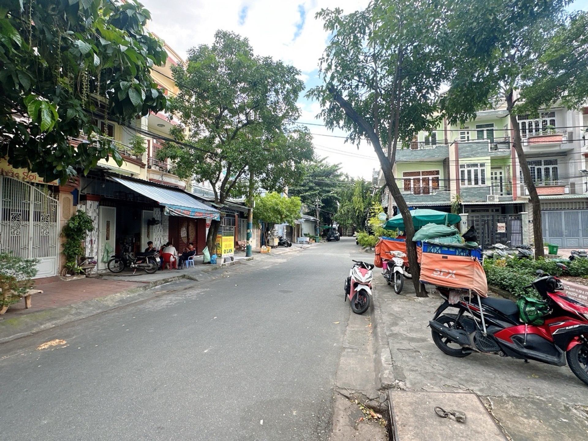 Cơ hội vàng mua nhà mặt phố 4 tầng Phước Bình giá chỉ 9.7 tỷ