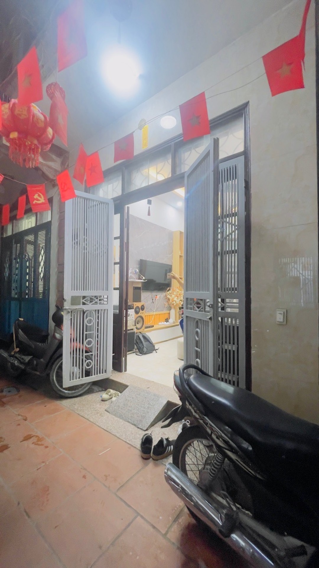 7.8 tỷ-Nhà 5 tầng Tân Mai, full nội thất, ngõ rộng xe tải vào, giá tốt hiếm có