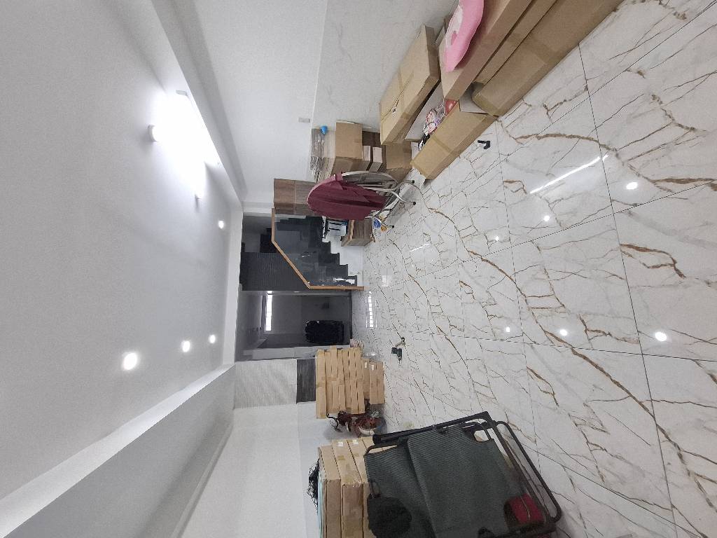 Bán nhà mặt phố 5 tầng tại vị trí thuận tiện, diện tích 70.2m2, có sổ hồng riêng