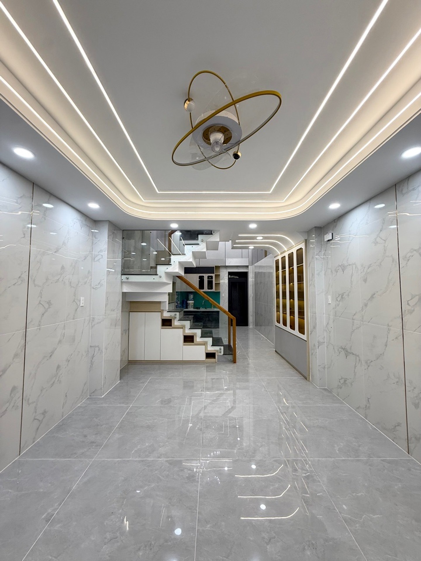 Nhà 5 tầng rộng 51m2 hướng Tây, hẻm xe hơi Bình Tân