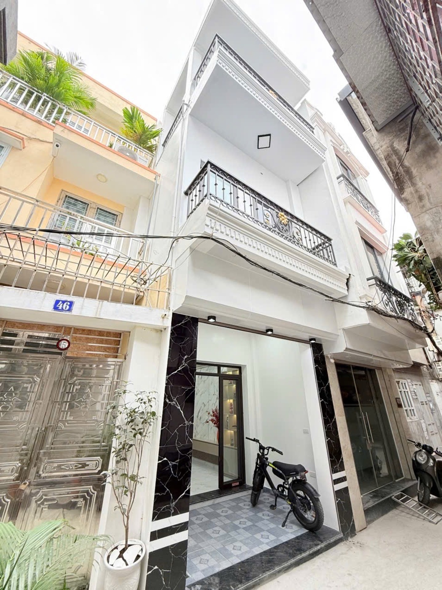 BÁN NHÀ ĐẸP PHỐ HOÀNG QUÝ – NGÕ 4M – SÂN CỔNG RIÊNG - 3 Tỷ Xxx