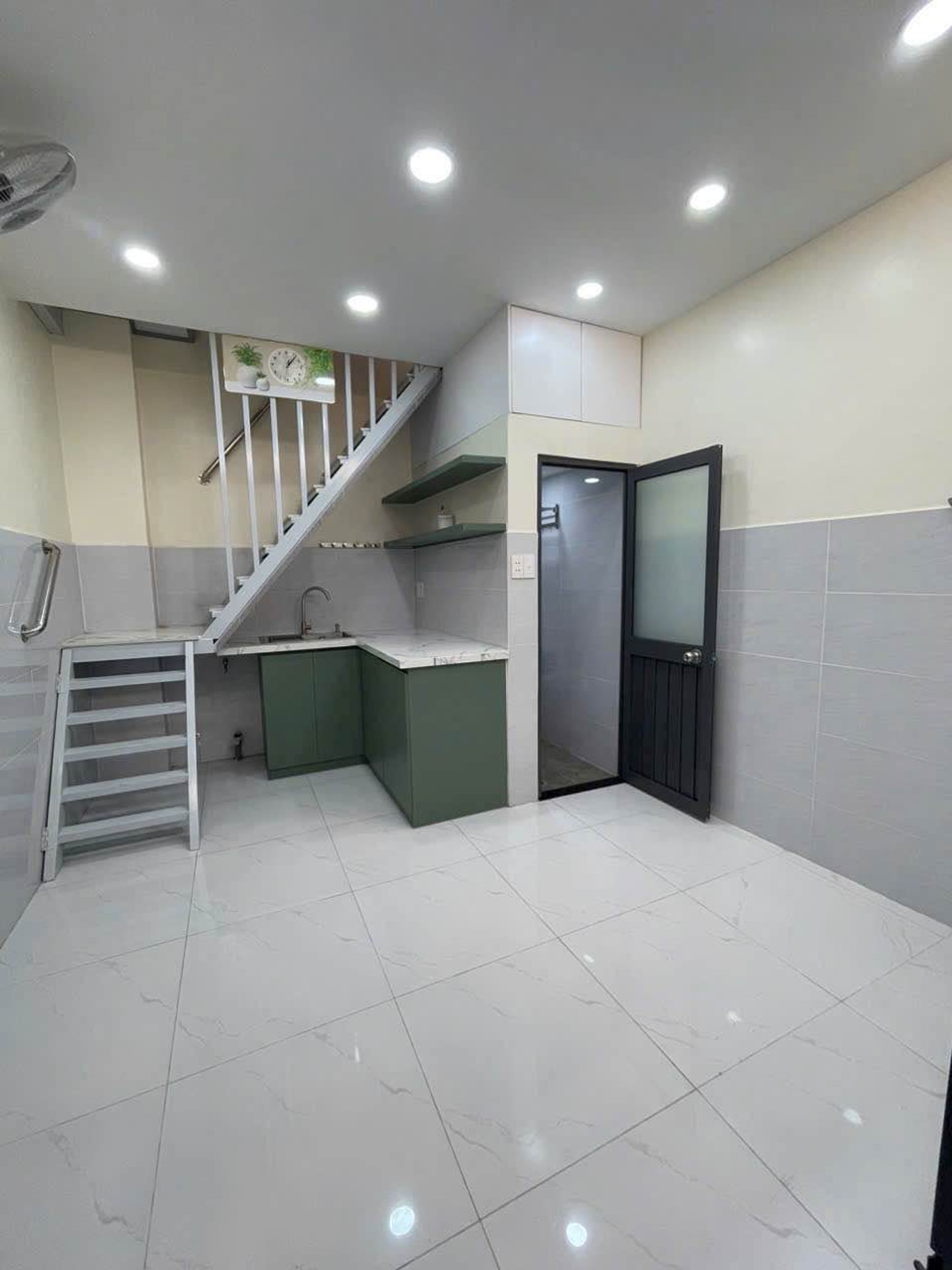 Bán nhà 2 tầng 2 PN gần trường cấp 2 tại Tân Hòa Đông