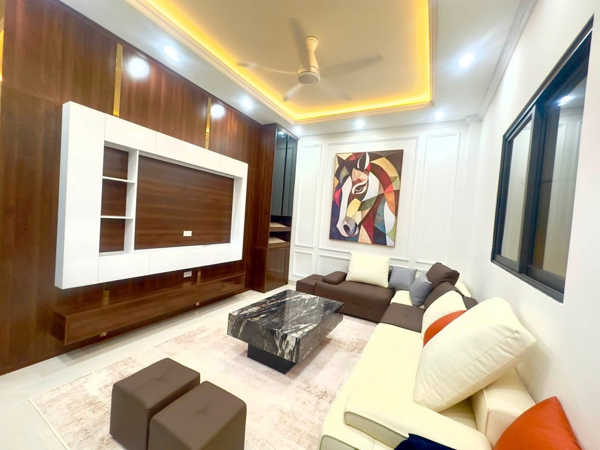 Trung tâm Kim Mã - Thiết kế đẹp full nội thất - 6 tầng thang máy nhập khẩu - Dòng tiền