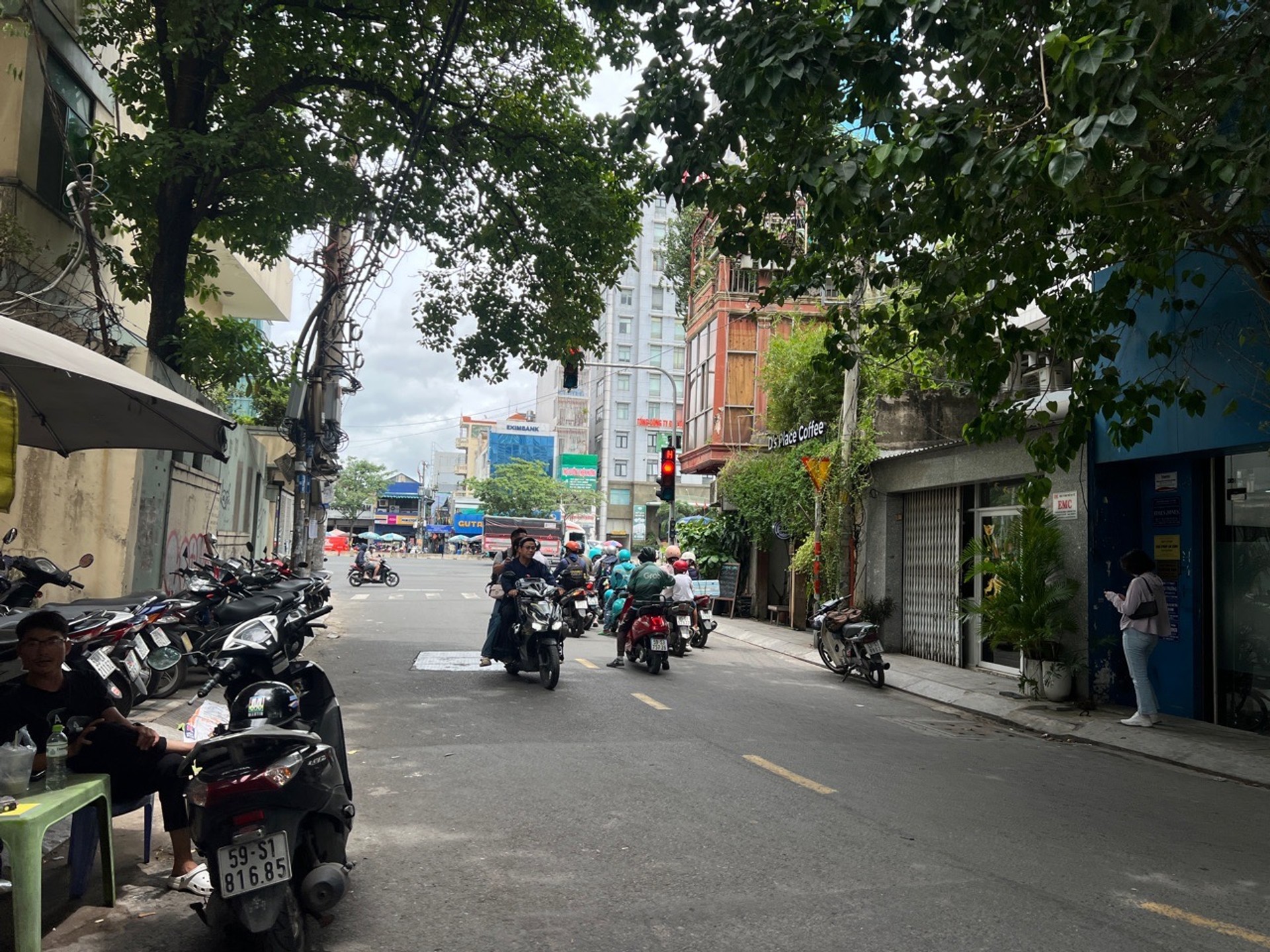 Bán Nhà Mặt Tiền ngay Đại Học UEF 4 tầng Ngang 6.8m. Giá 8.5 Tỷ