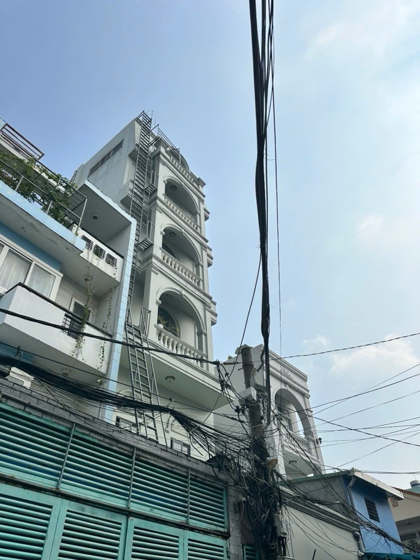 🔥 ( QUẬN 7 ) CHDV BÙI VĂN BA – HẦM + 6 TẦNG – THANG MÁY 32 PHÒNG
👉 GIÁ CHỈ 23,99 TỶ