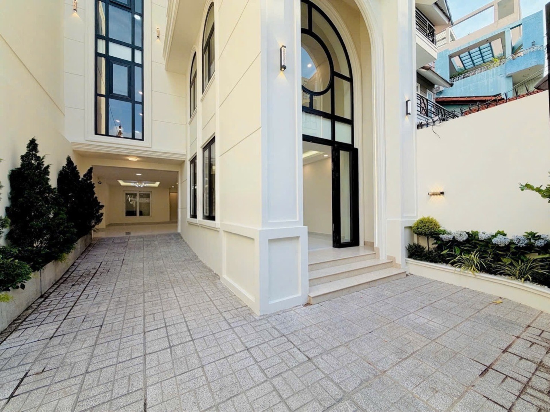 Biệt thự mặt tiền Lê Văn Thọ giá hẻm, ngang 6.7m, lộng lẫy nhứt xóm