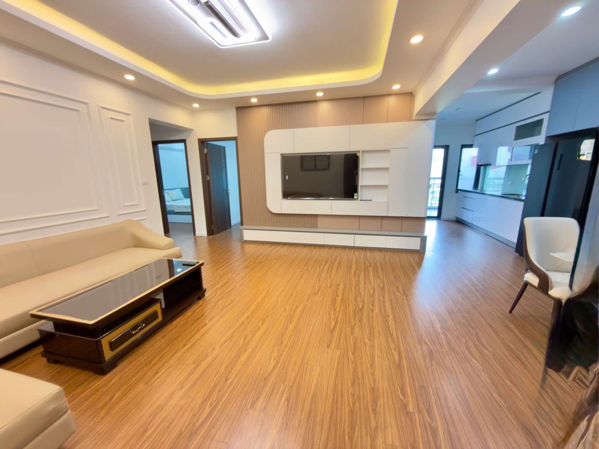 Bán căn hộ 100m, 3 ngủ, Nguyễn Cơ Thạch, full nội thất, tầng trung thoáng đẹp, ô tô, giá rẻ