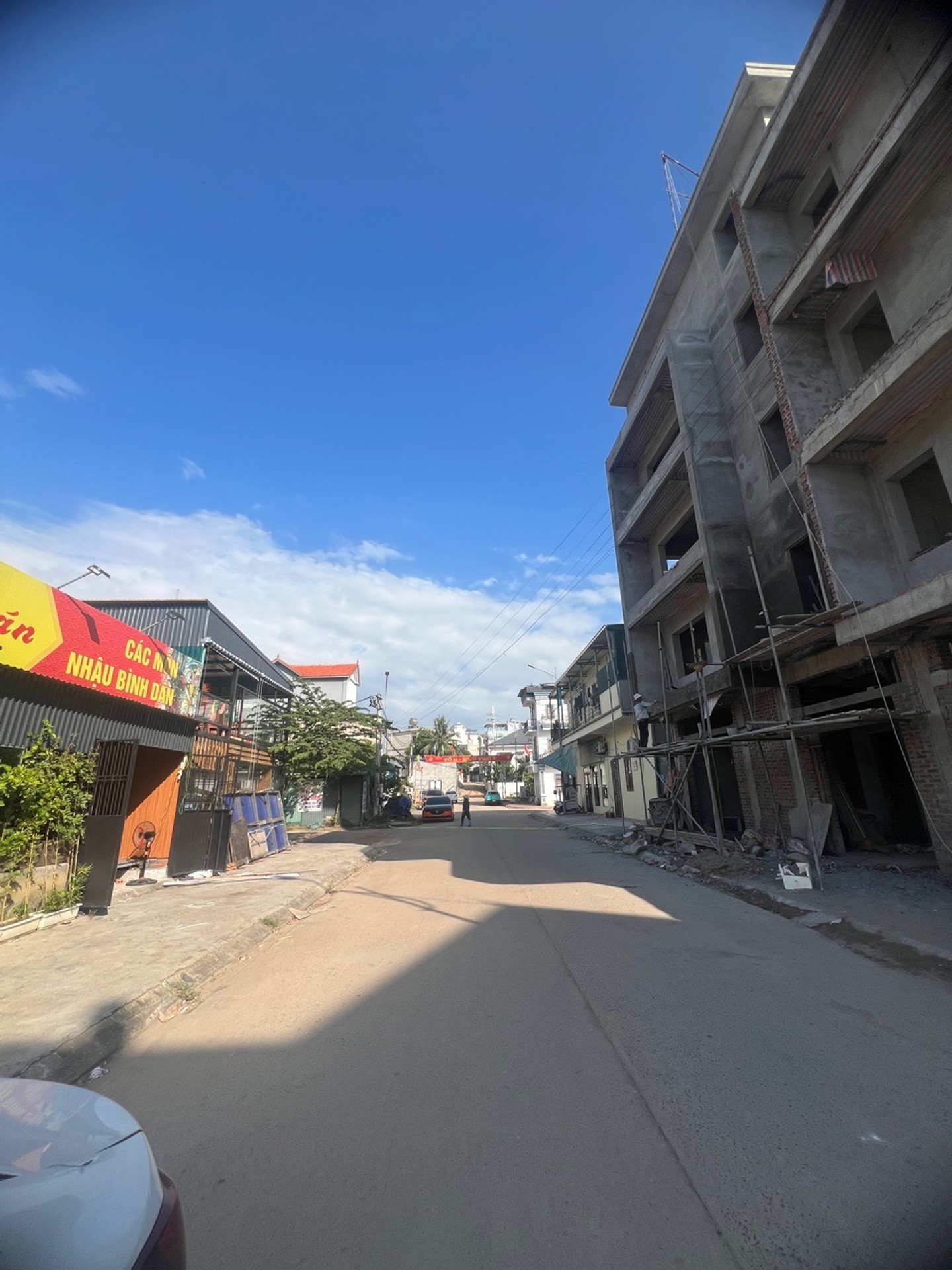 Nhà 1,5 tầng rộng rãi, tặng đất siêu giá trị ở Bãi Cháy