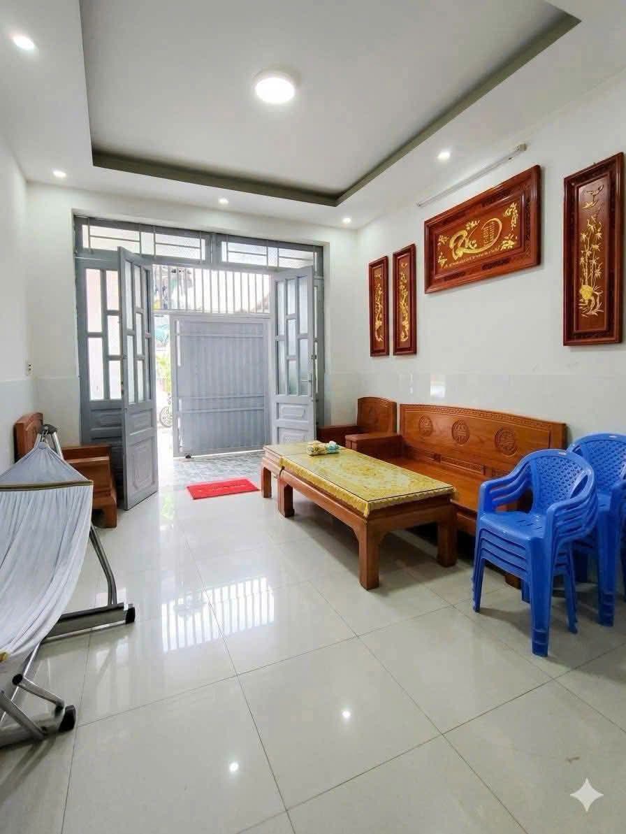 Chủ cần bán nhanh nhà 2 tầng 87m2, gồm 3 phòng ngủ, tặng nội thất.