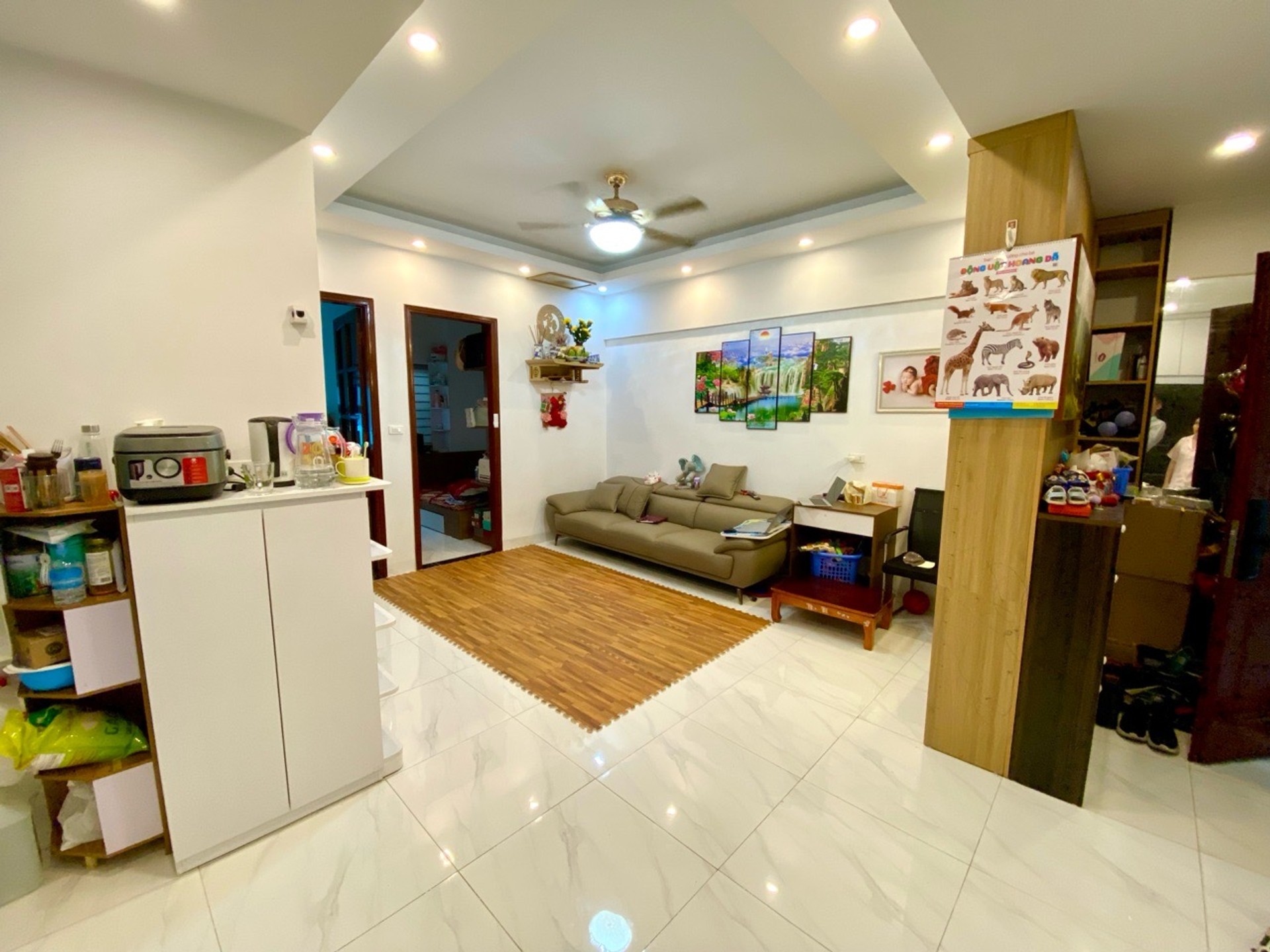 Căn hộ 2 ngủ full nội thất sẵn ở tại Trung Hòa - Nhân Chính
