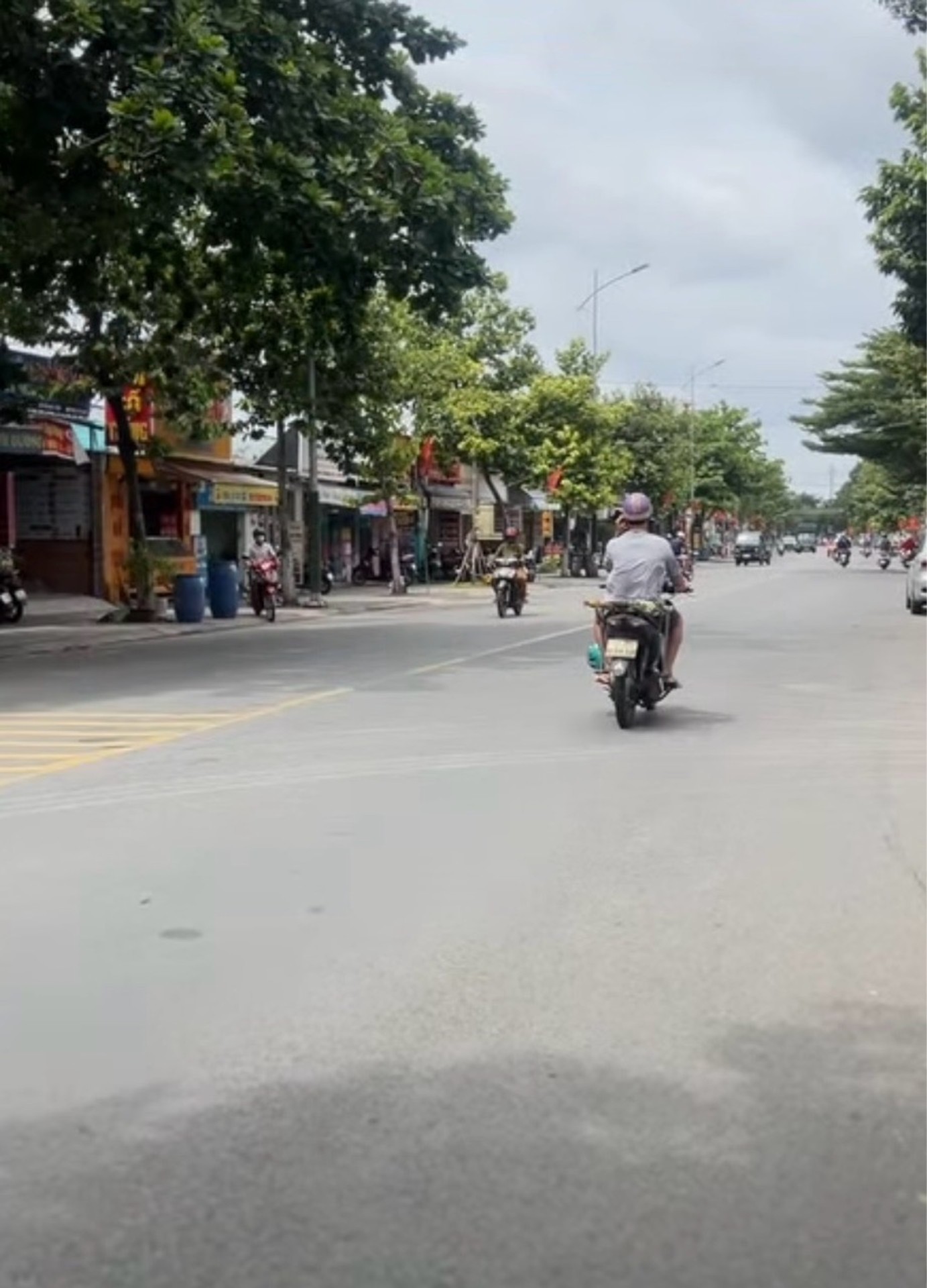82m2 4,5 x 18,5 3 tầng đầy đủ công năng , ngay Trung tâm hành chính Dĩ An , đường phân lô đẹp