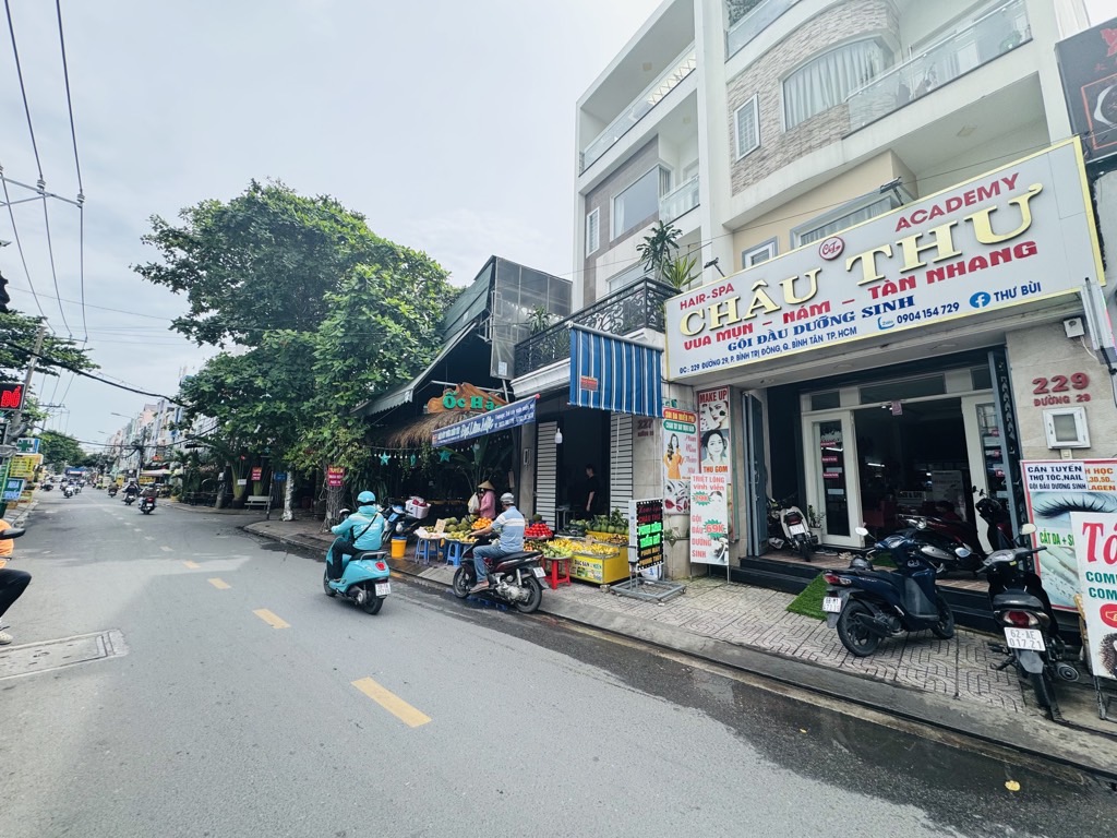 Bán nhà mặt phố tại Bình Tân, diện tích 160m2, 4 tầng, thang máy, giá 19.9 tỷ