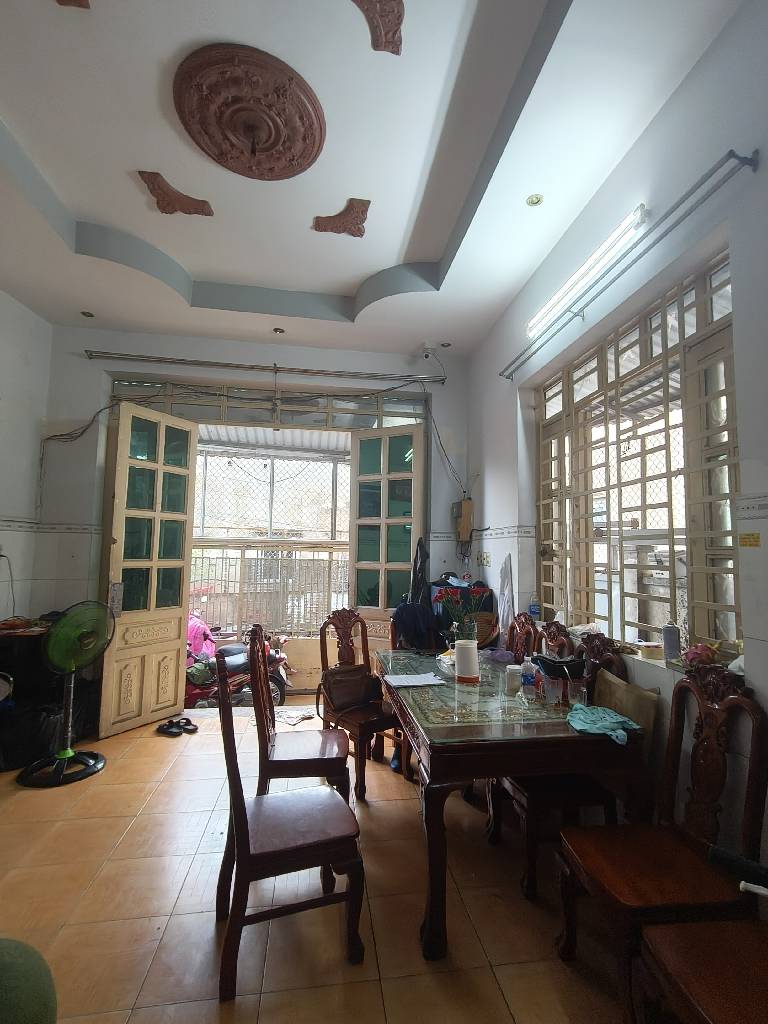 Rẻ nhất Thủ Đức, Nhà 3 tầng - 110m2 gồm 4PN, ngay chợ thủ đức.