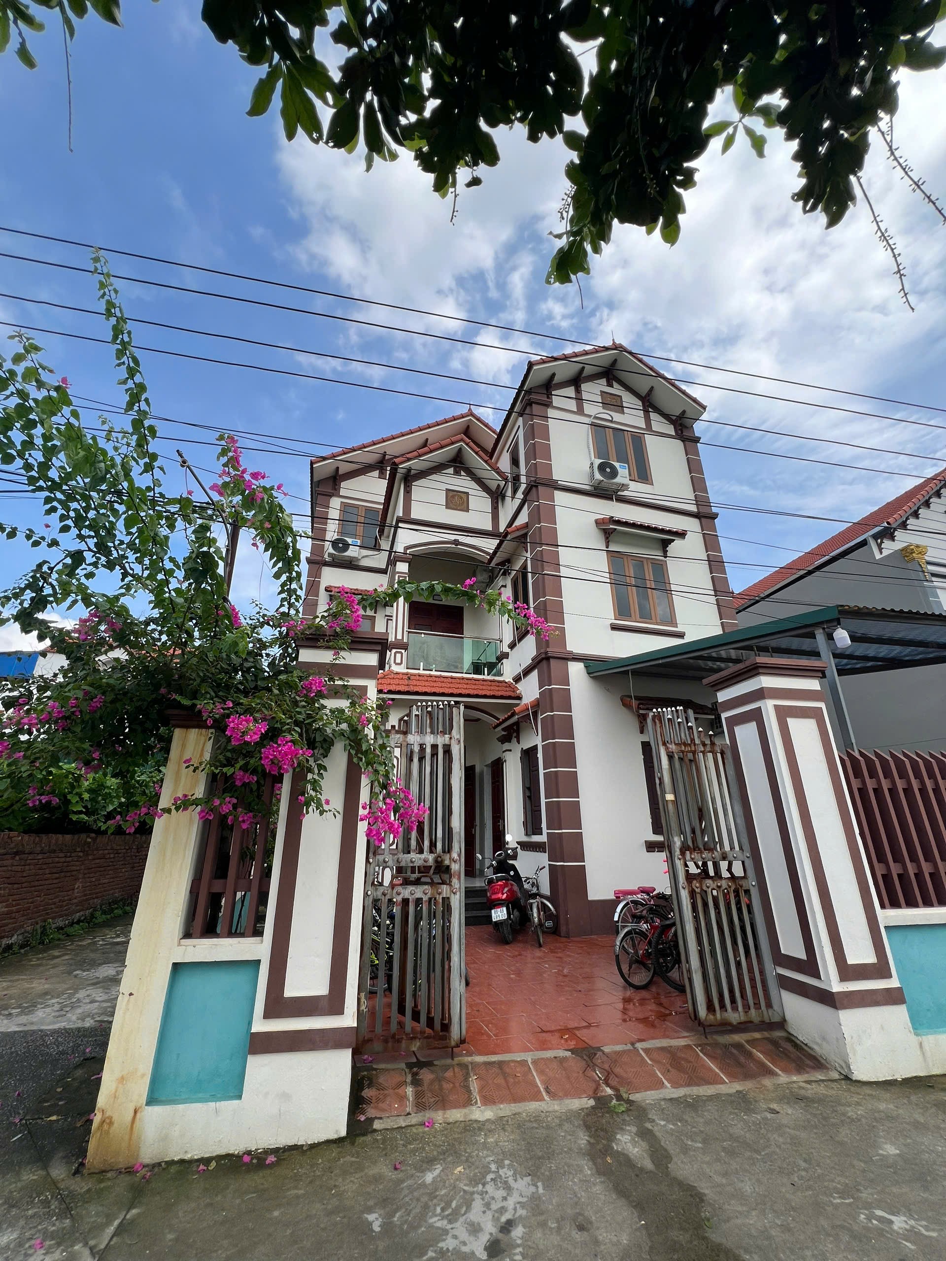 BÁN NHÀ LÔ GÓC VIEW HỒ ĐIỀU HÒA –TRỊNH XÁ - VĂN LÂM- HƯNG YÊN 125M2 - MT 8.8M - NHỈNH 6 TỶ