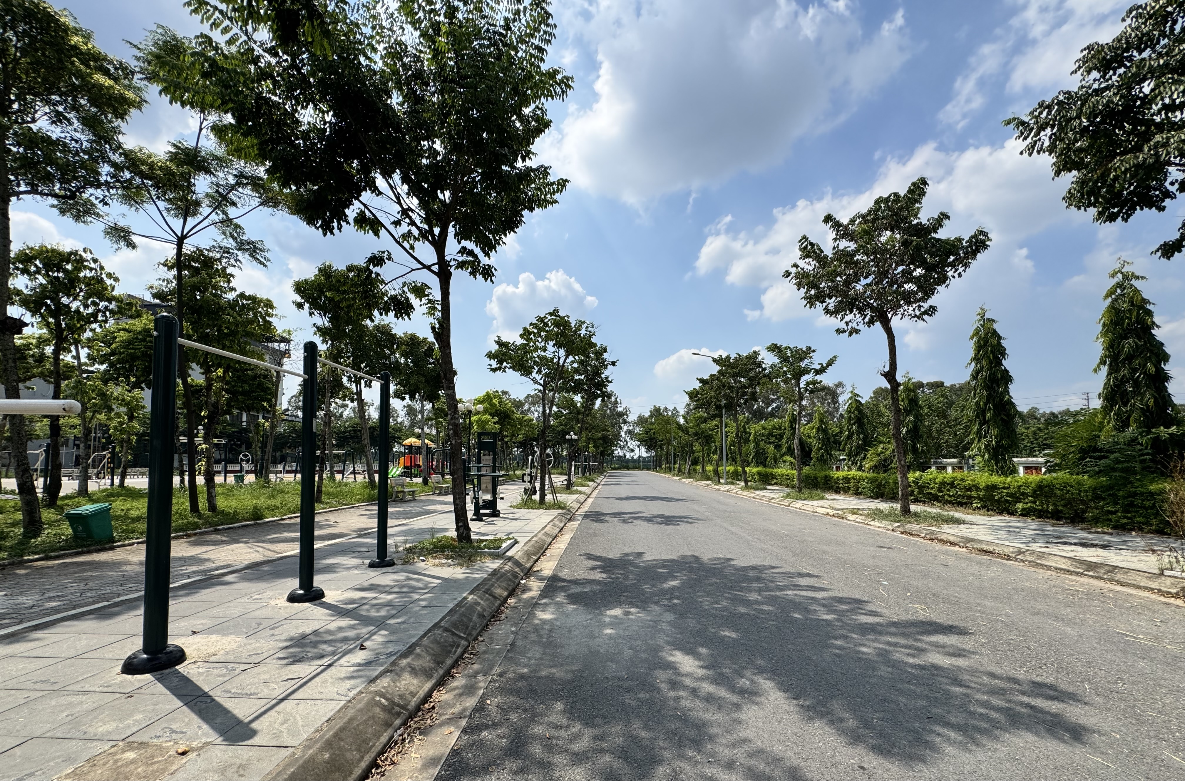 Bán nhà riêng 3 tầng 120m tại Thôn Nhuế, Kim Chung, Đông Anh giá 10 tỷ đồng
