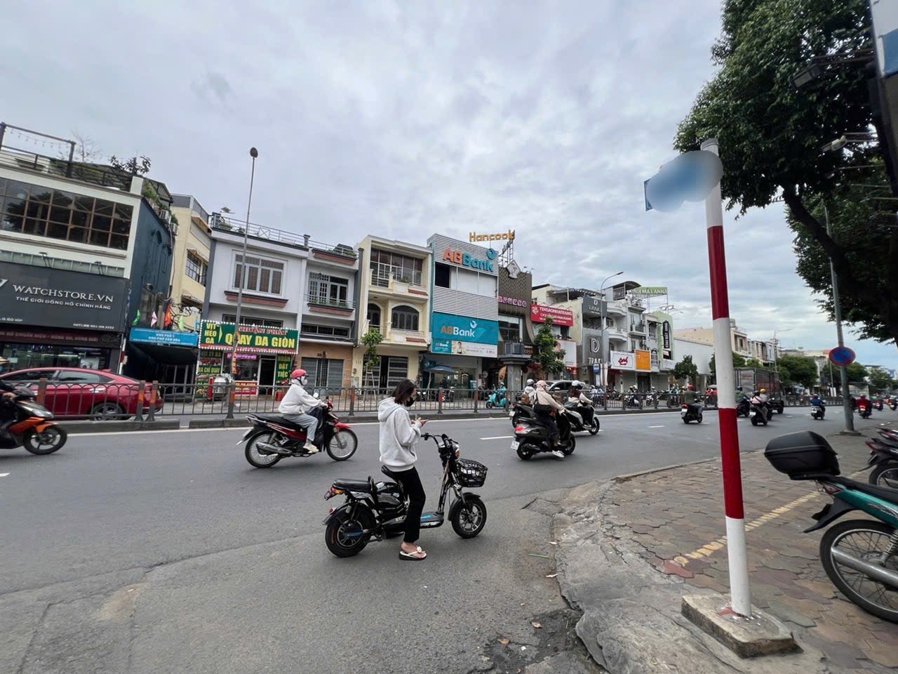 NGAY Q1 CHỈ 110TR/M TIỀM NĂNG SINH LỜI RẤT CAO CĂN NHÀ ĐẸP NHƯ BIỆT THỰ MINI ,HXH SÁT MẶT TIỀN CHỈ