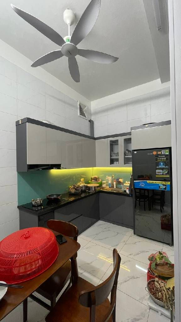Nhà 3 tầng mặt tiền rộng tại khu vực phát triển, giá ưu đãi còn 6 tỷ