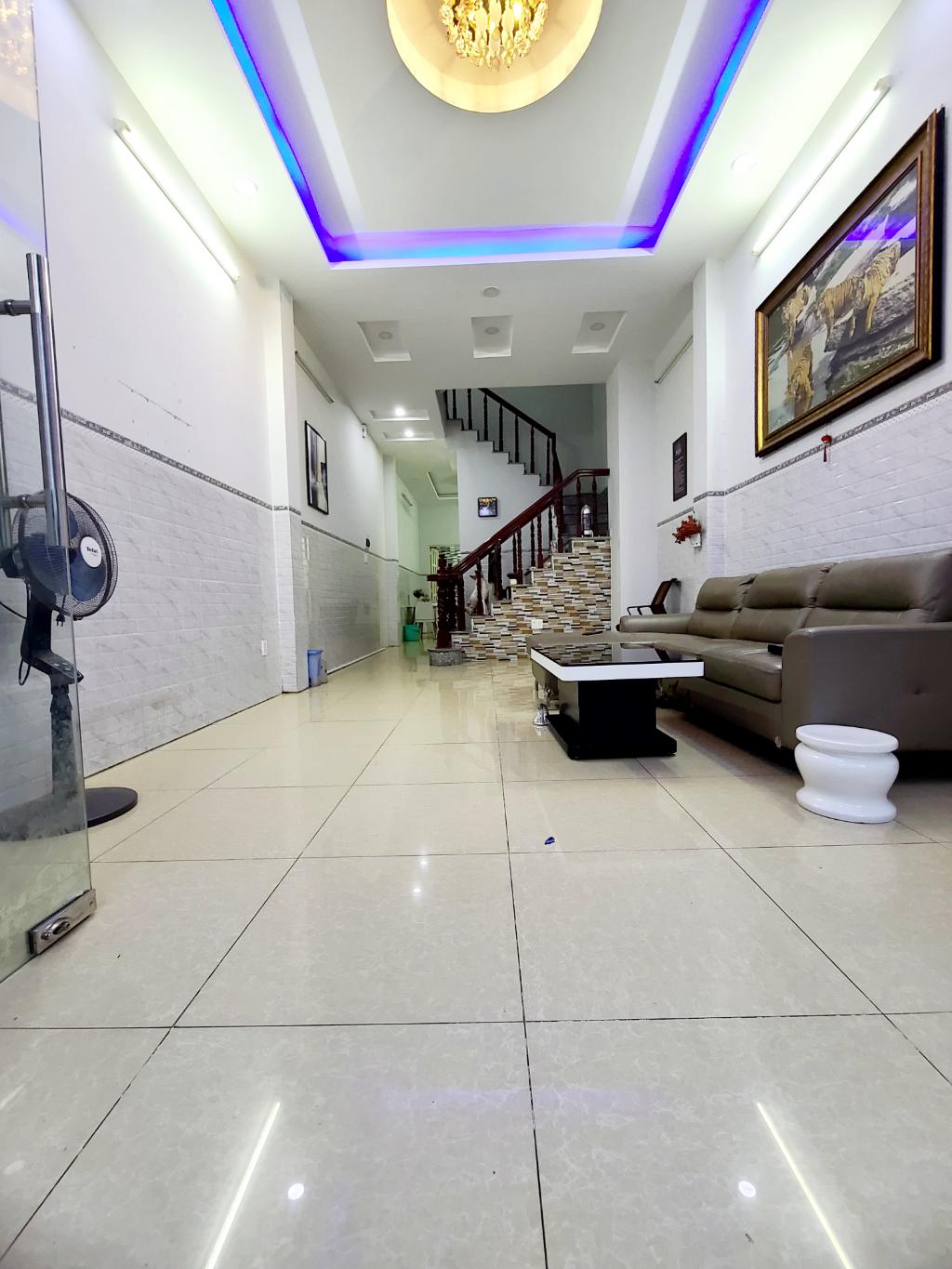 Bán nhà mặt phố Quận Bình Tân 64m2, 4 tầng, giá 8,1 tỷ giảm tiếp 100 triệu