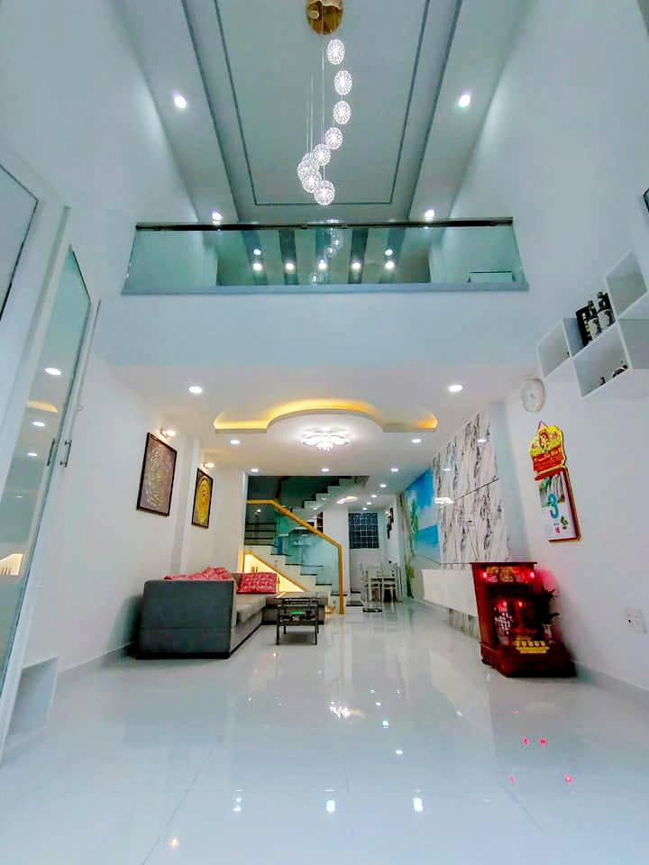 Nhà 5 tầng sang trọng, 6 phòng ngủ tại Bình Tân