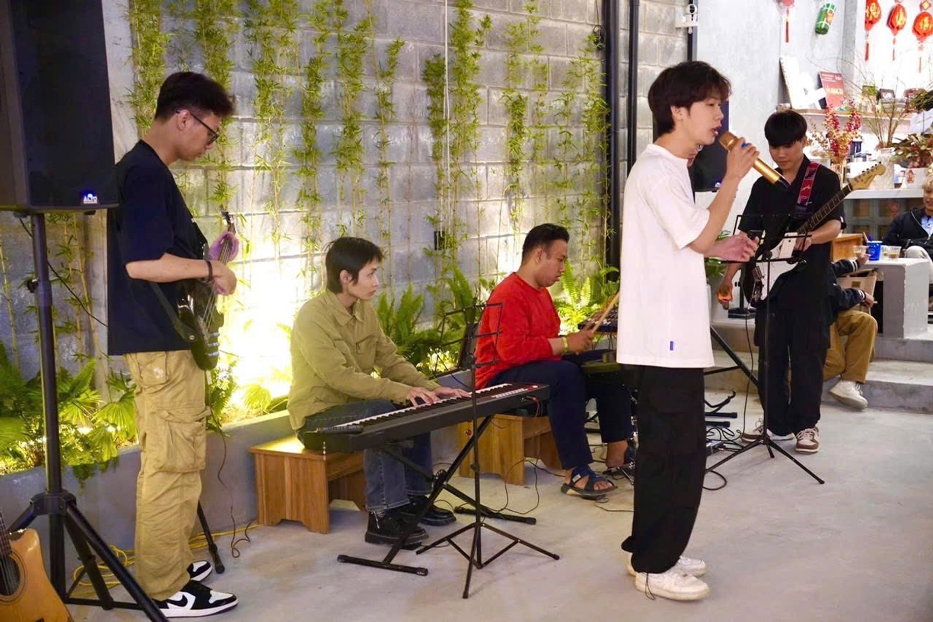 Bán nhà mặt tiền 9.3m Núi Thành, Hải Châu, đất kinh doanh sầm uất