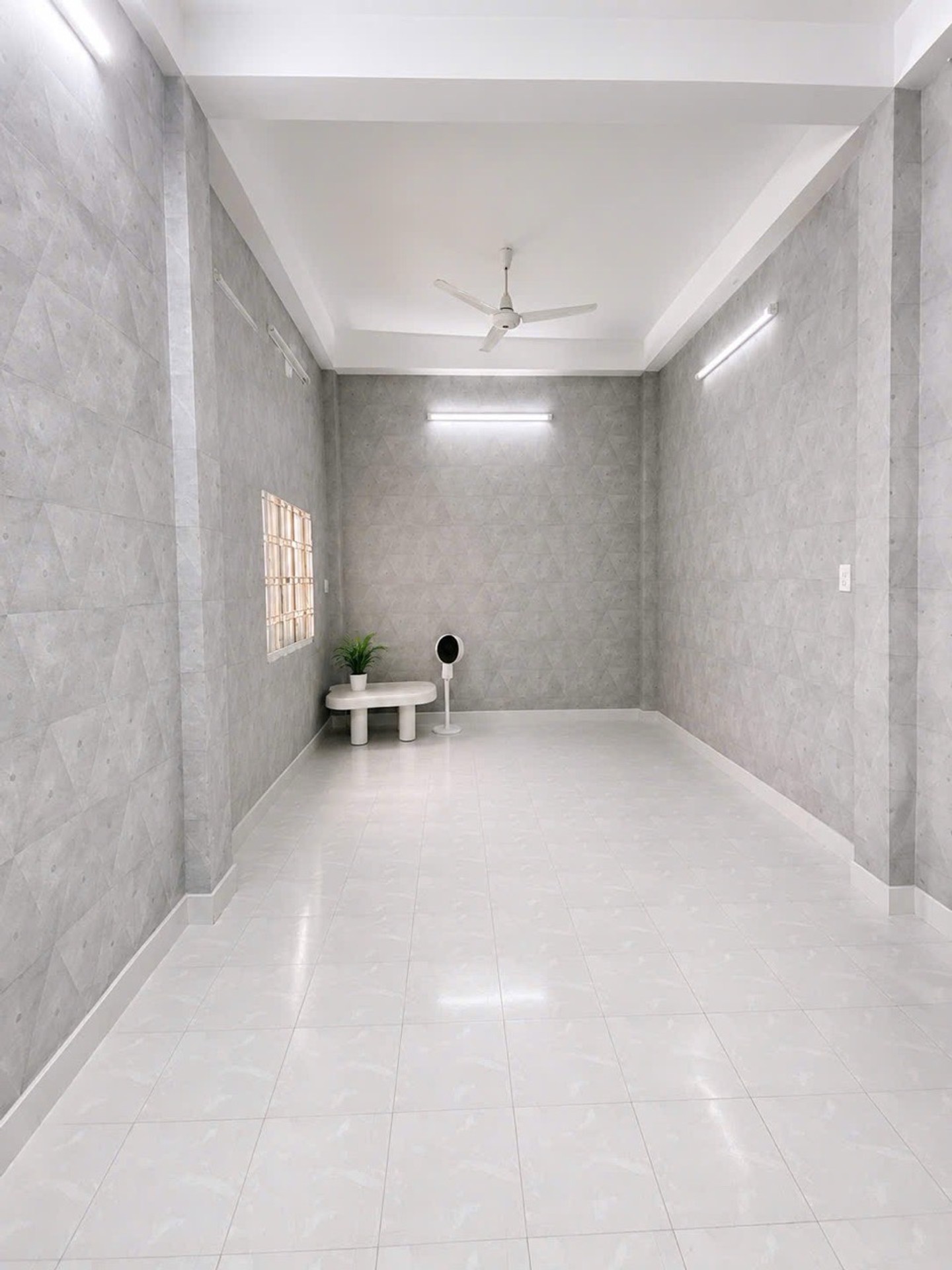 Bán nhà 3 tầng gần sân bay Tân Bình, diện tích 60m2, giá 13 tỷ