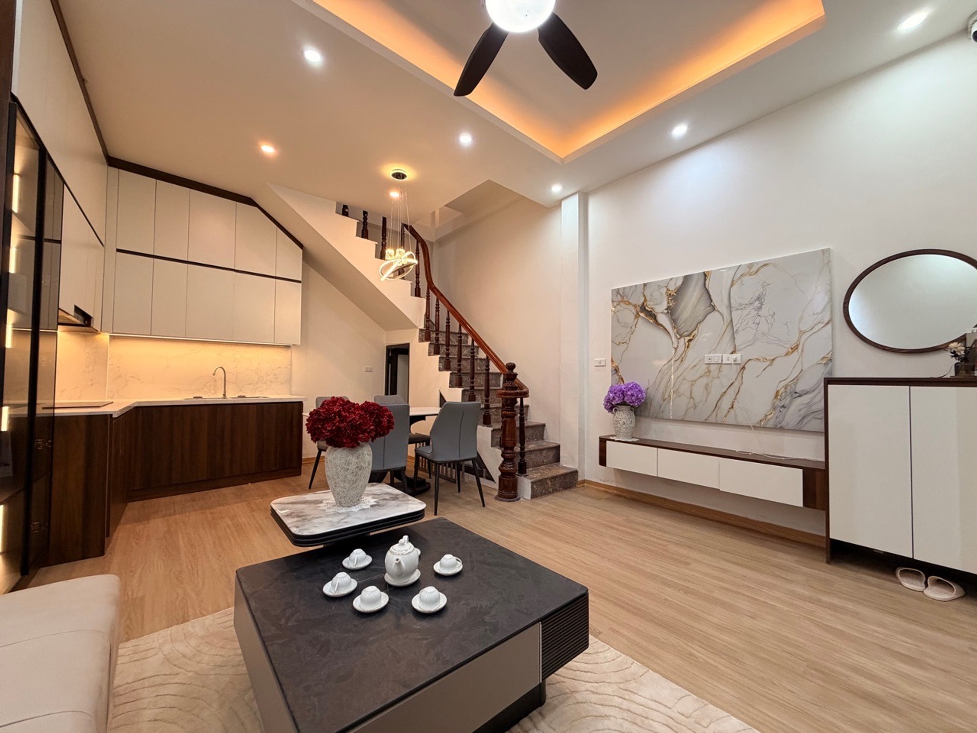 Bán Nhà 4 Tầng Khu Ba Đình, Mặt Tiền Rộng Góc Vincom