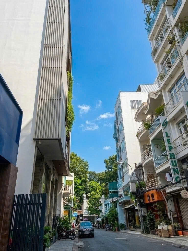 BÁN NHÀ 5 TẦNG, 8PN, HẺM XE HƠI 12M NGUYỄN THỊ MINH KHAI, Q3, GẦN CÔNG VIÊN TAO ĐÀN, SHR