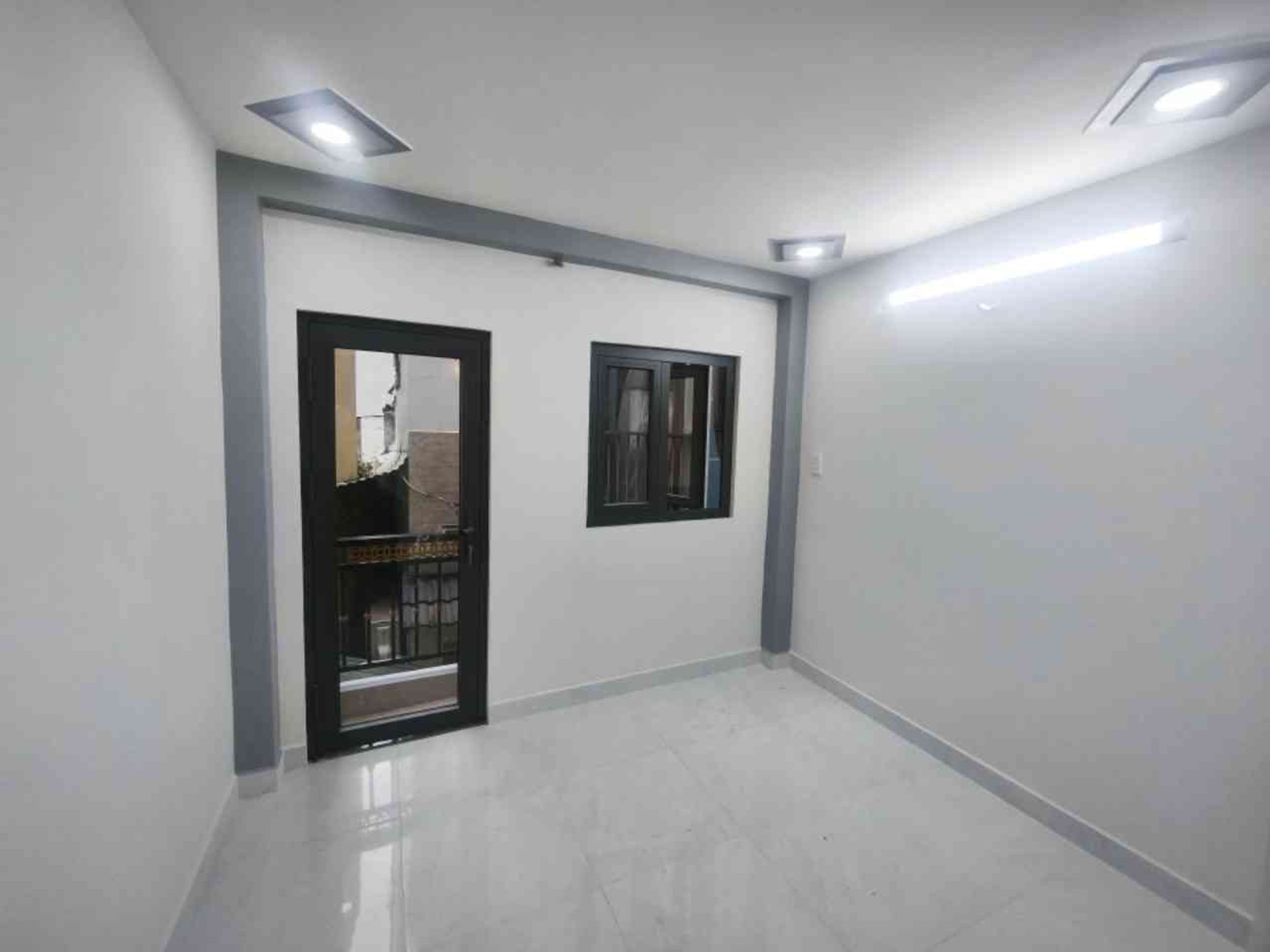 Nhà 3 tầng mới xây, 2 phòng ngủ, hẻm ba gác tại quận Tây Hồ