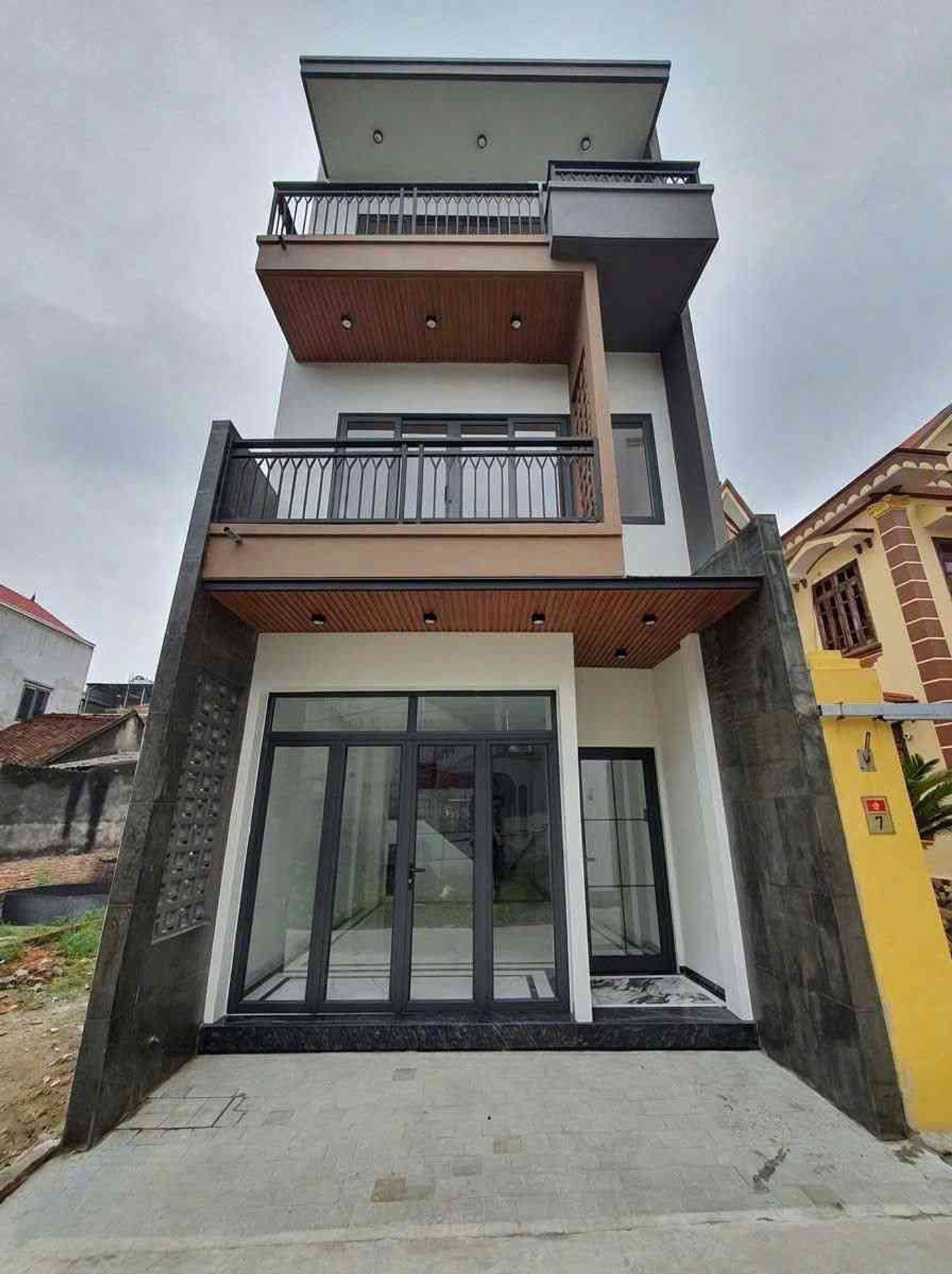 Nhà mới đẹp ô tô đỗ trong nhà tại Phúc Thịnh mới, Võ Nguyên Giáp