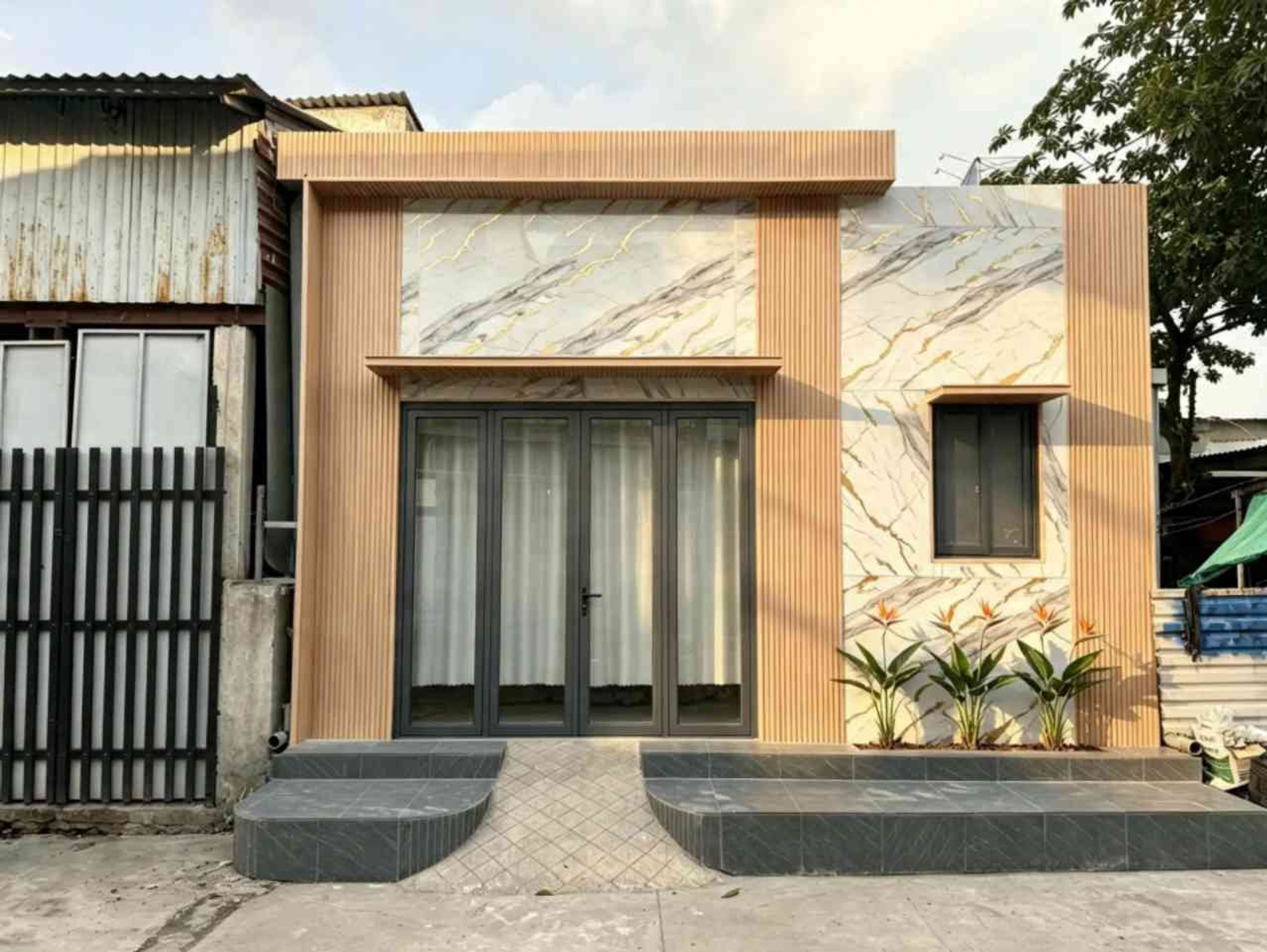 Nhà 2 tầng mặt tiền 6m tiện kinh doanh tại Thủ Đức