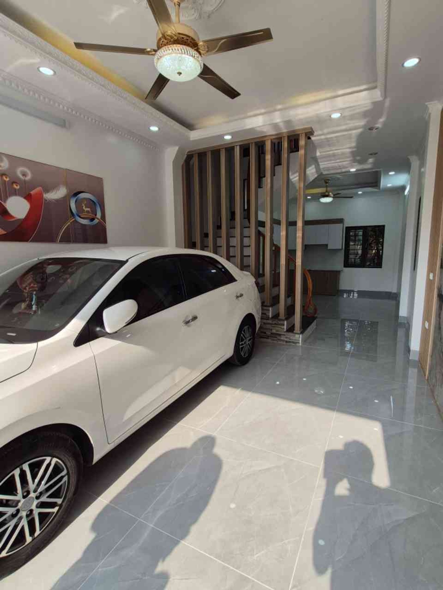 Nhà mới lung linh, 5 tầng, gara ô tô ngay gần trường Đông Mỹ