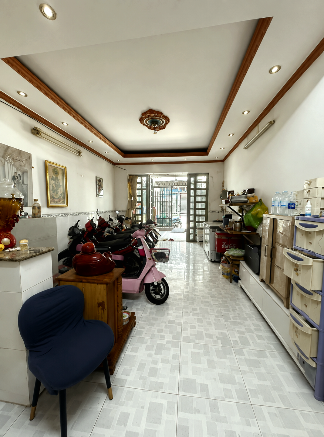Bán nhà 2 tầng, hẻm xe hơi, DT: 82m² - Quận Bình Tân - 5.9 tỉ