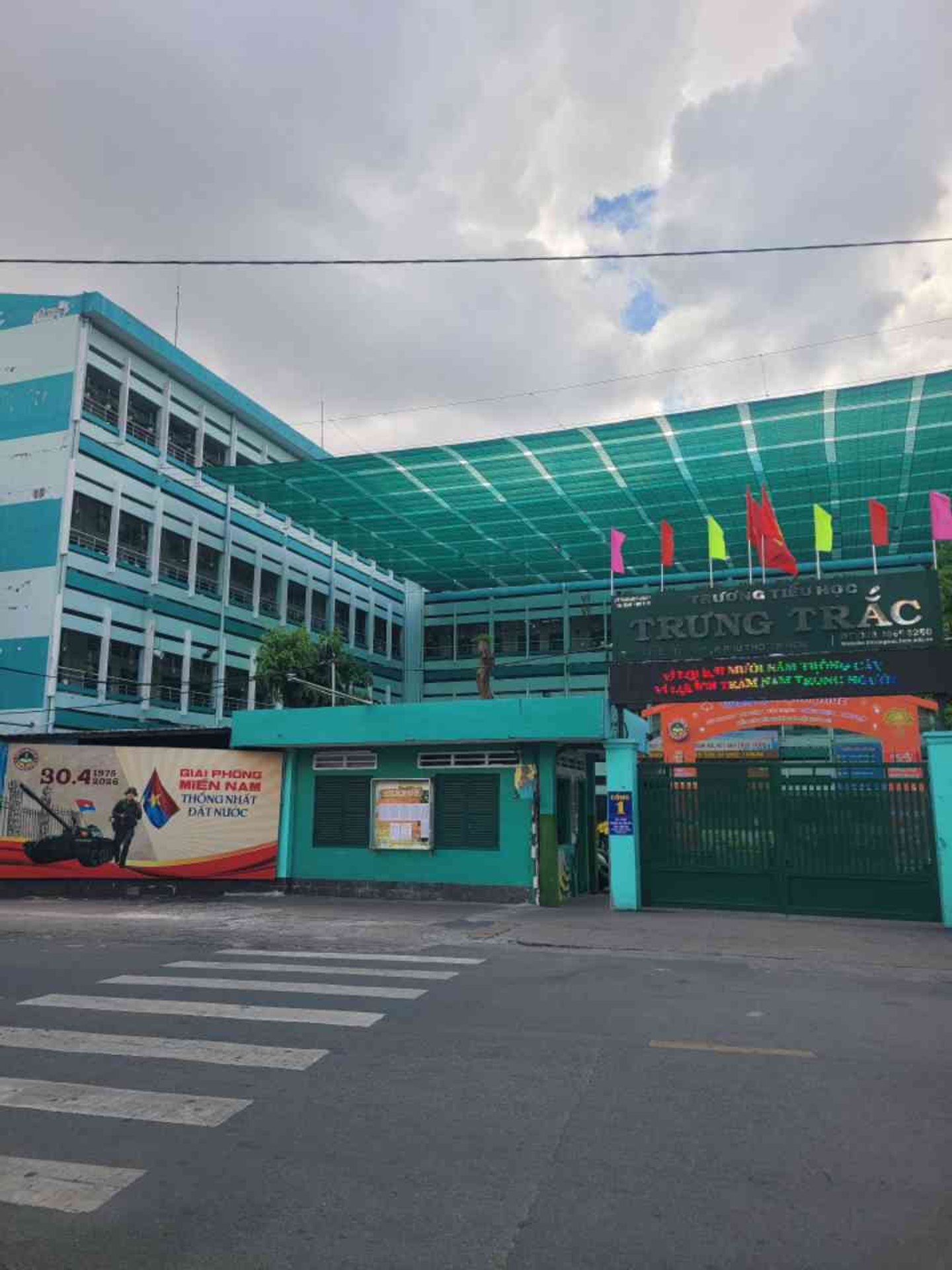 Nhà mặt phố lô góc, kinh doanh, vị trí Trần Văn Hoàng, 25m2