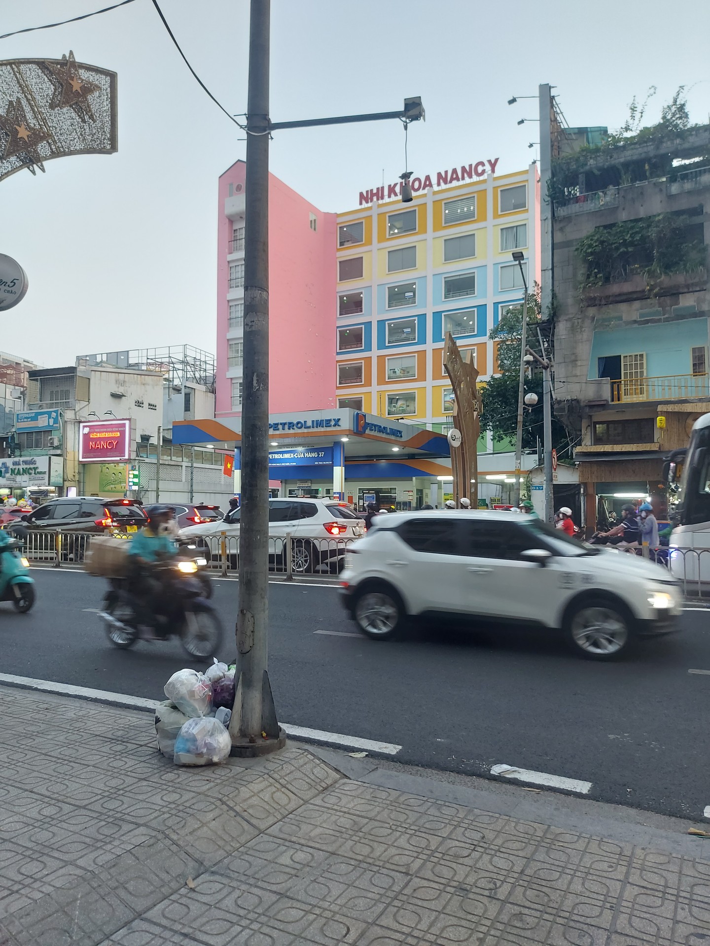 NHÀ 4 TẦNG – 2PN - MỚI ĐẸP – NGAY TRẦN HƯNG ĐẠO – CHỈ HƠN 6x T.Ỷ ( TL)