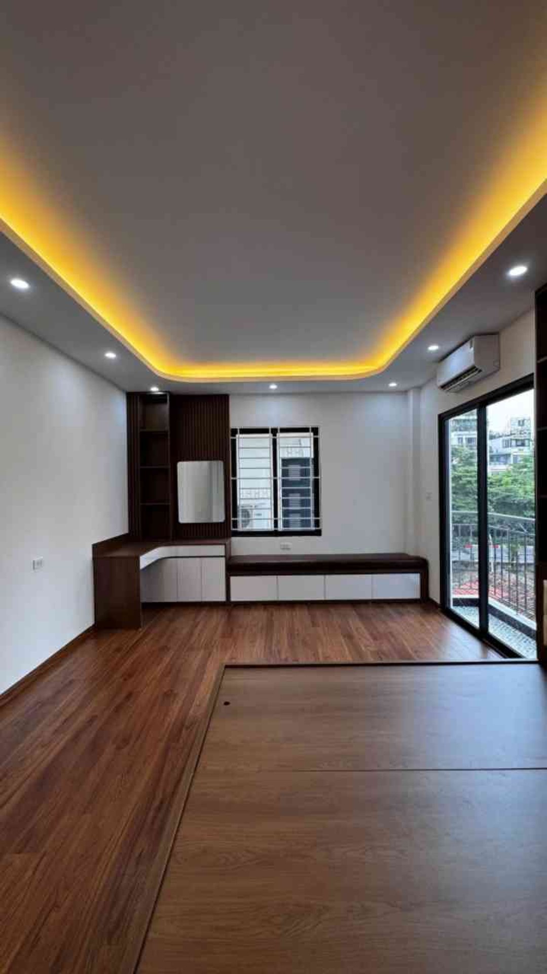 Nhà lô góc 6.5m mặt tiền Hoàng Hoa Thám, 5 tầng thang máy