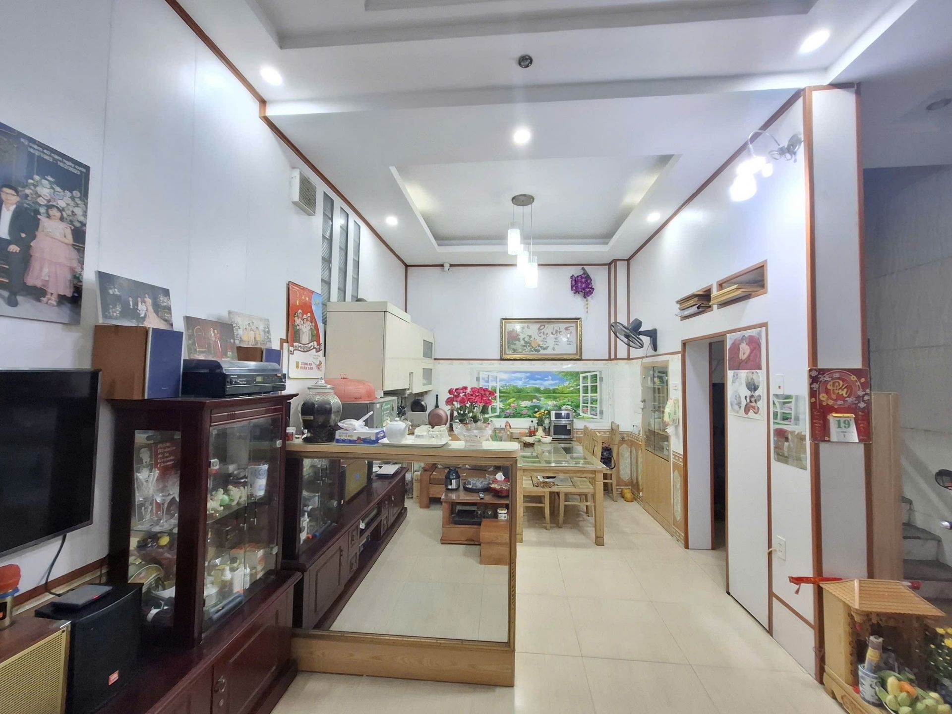 Nhà lô góc 4 tầng, vị trí đắc địa Yên Hòa, mặt tiền rộng 5.5m và diện tích 41
cơ hội sở hữu hiếm có