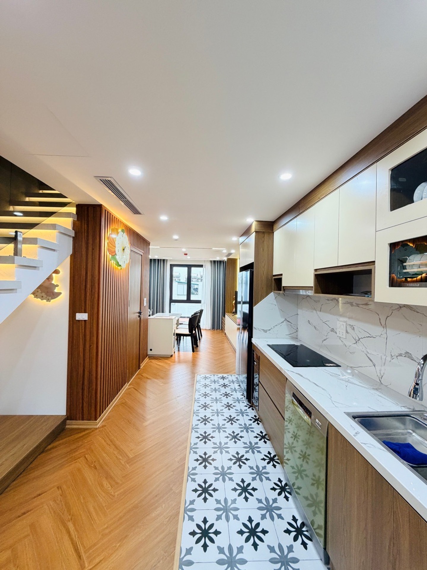Bán nhà NGUYỄN VĂN CỪ LB vừa ở vừa cho thuê 65mx7T Thang máy giá 15 tỷ